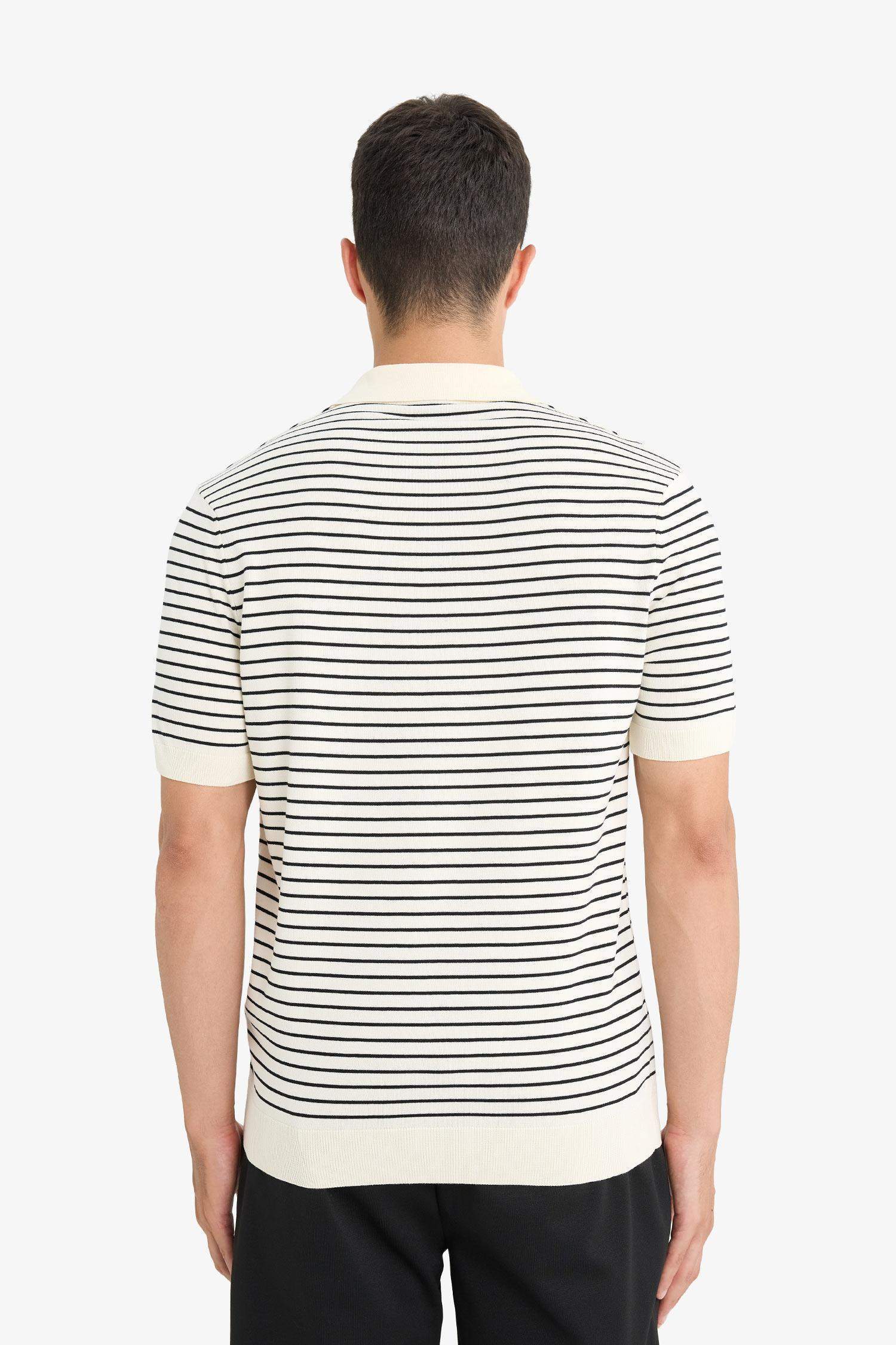 Standart Fit Polo Yaka Düğmeli Çizgili Triko Kısa Kollu Tişört