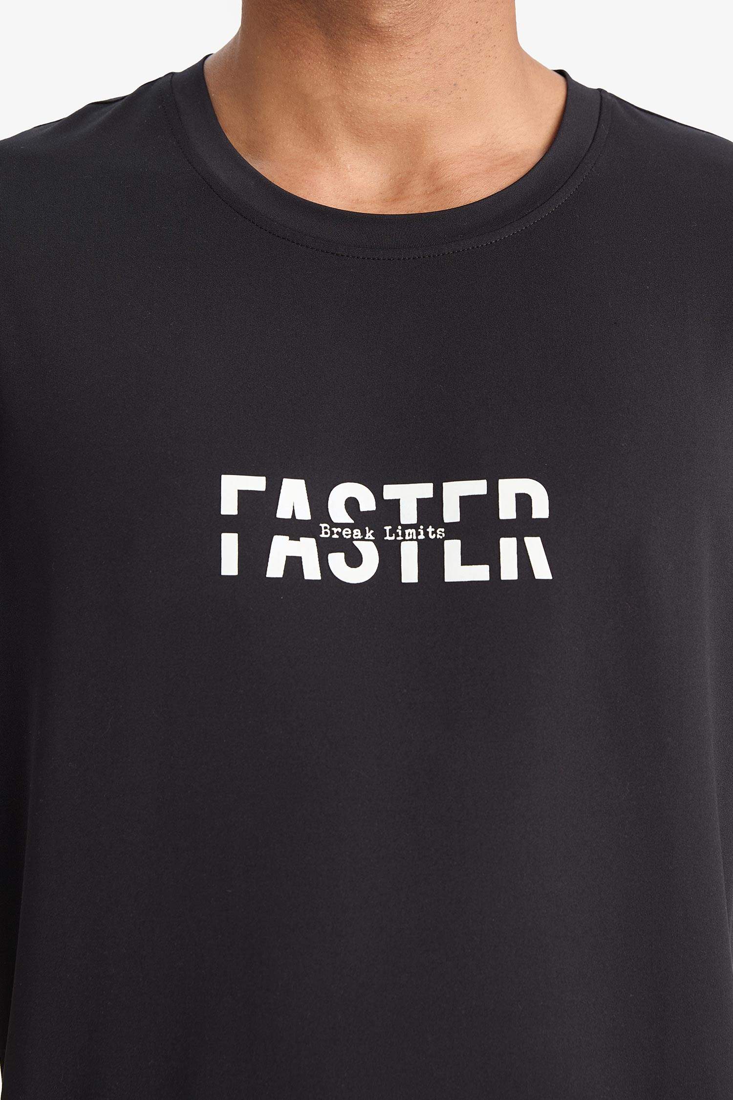 Hızlı Kuruyan Slim Fit Dar Kesim Bisiklet Yaka Baskılı Sporcu Kısa Kollu Tişört