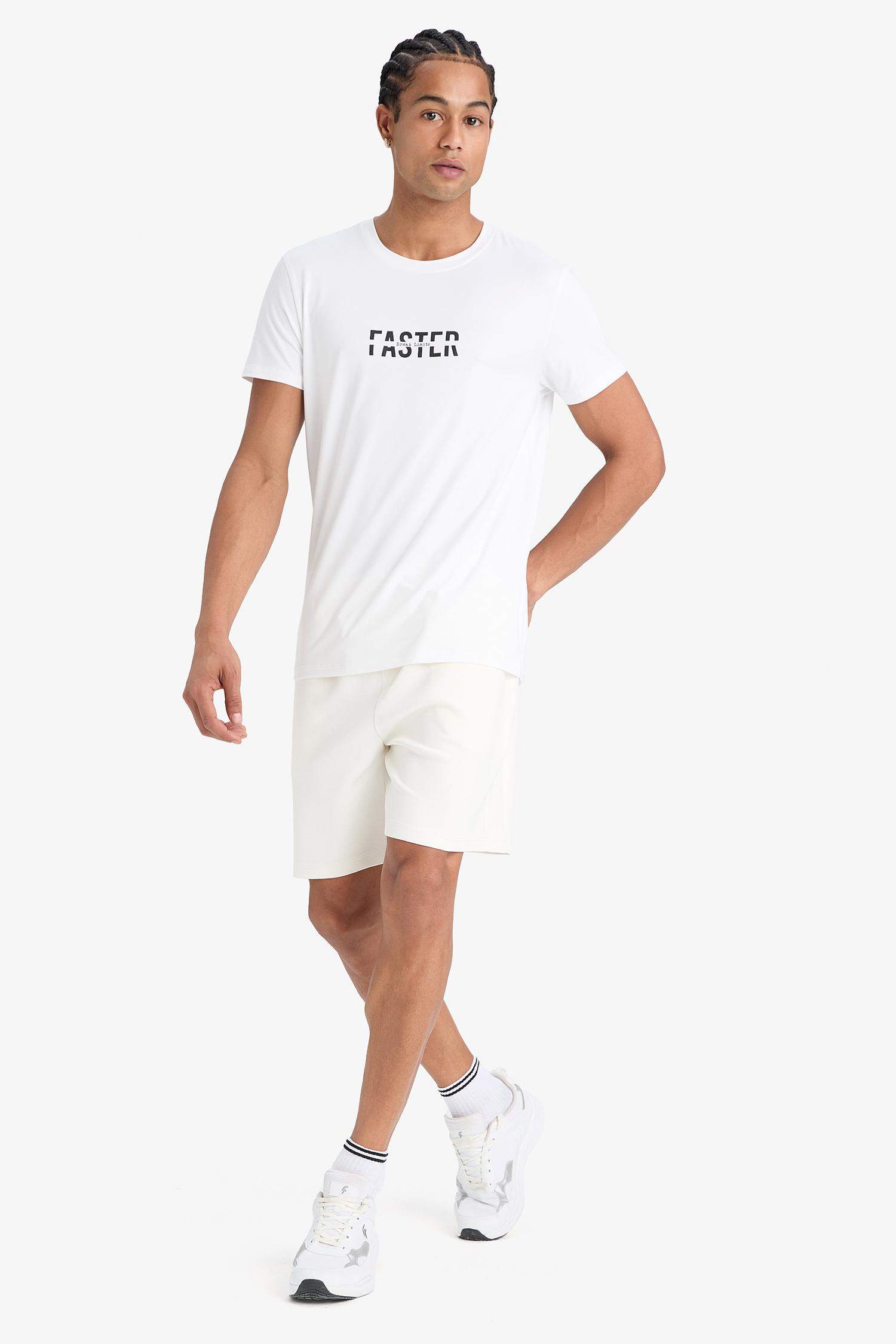 تيشيرت رياضي نص ردن سليم فيت من DeFactoFit