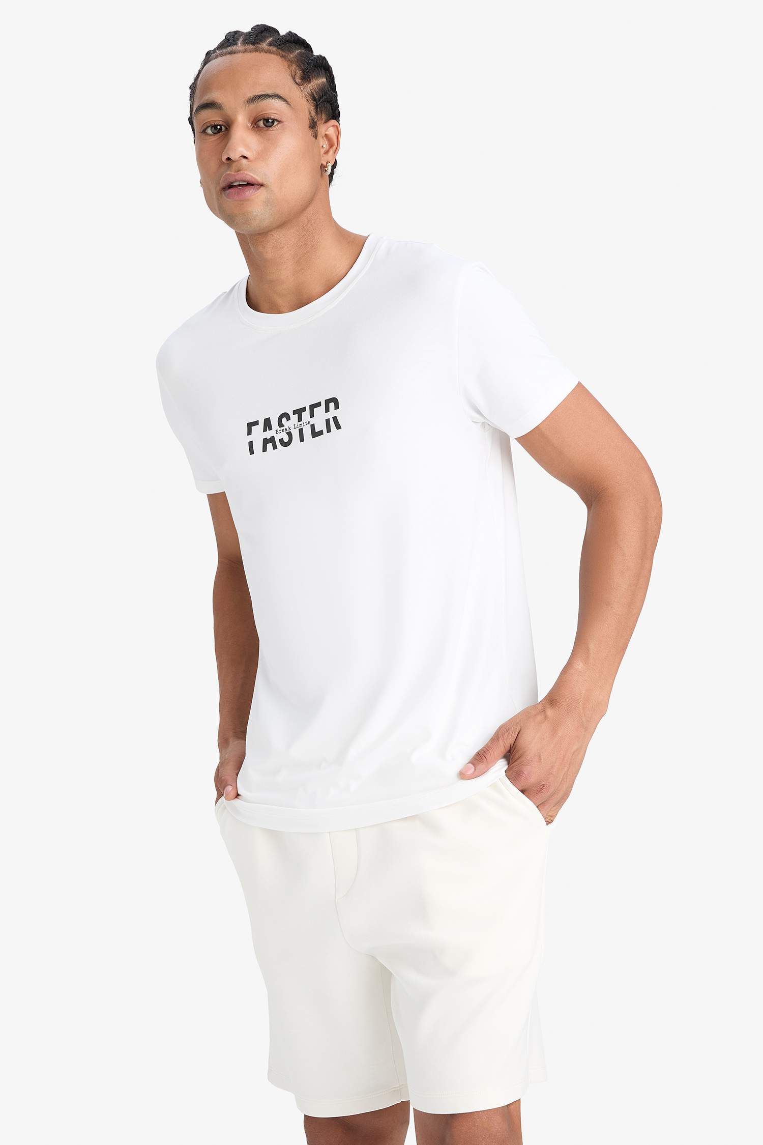 تيشيرت رياضي نص ردن سليم فيت من DeFactoFit