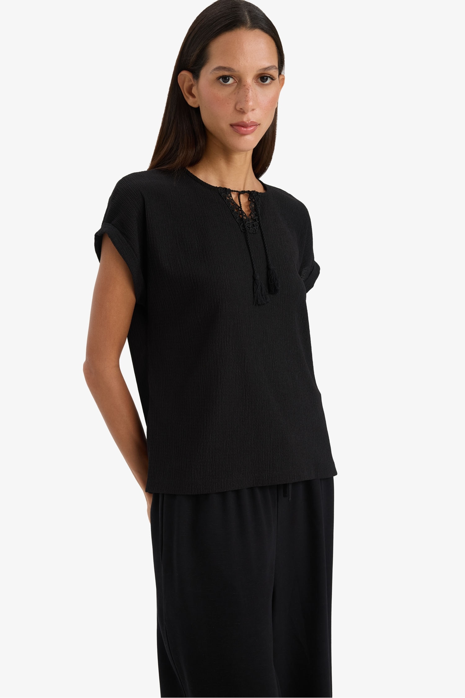 تيشيرت نص ردن وافل بياخة مستديرة