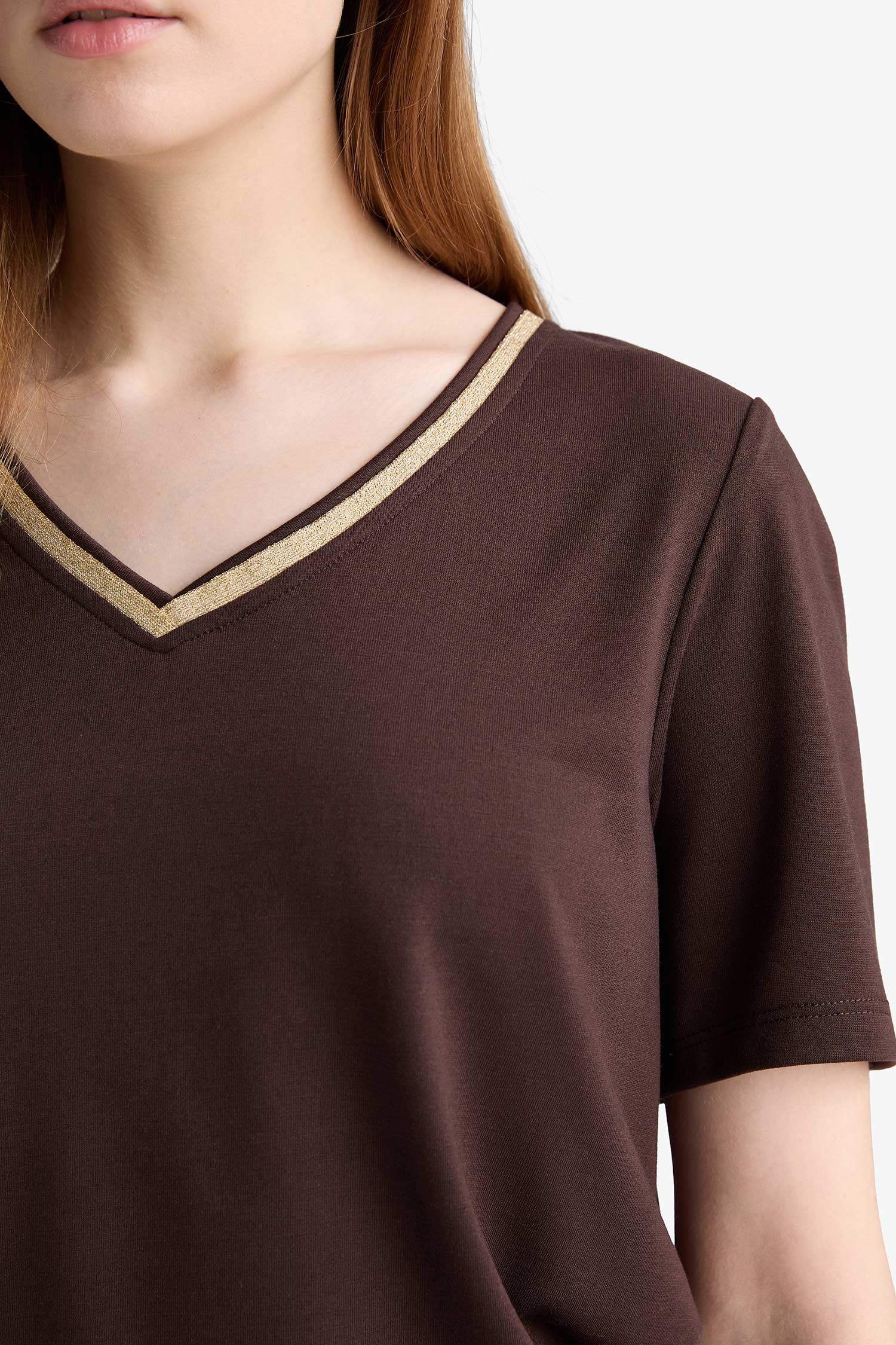 Regular Fit V Yaka Kısa Kollu Tişört