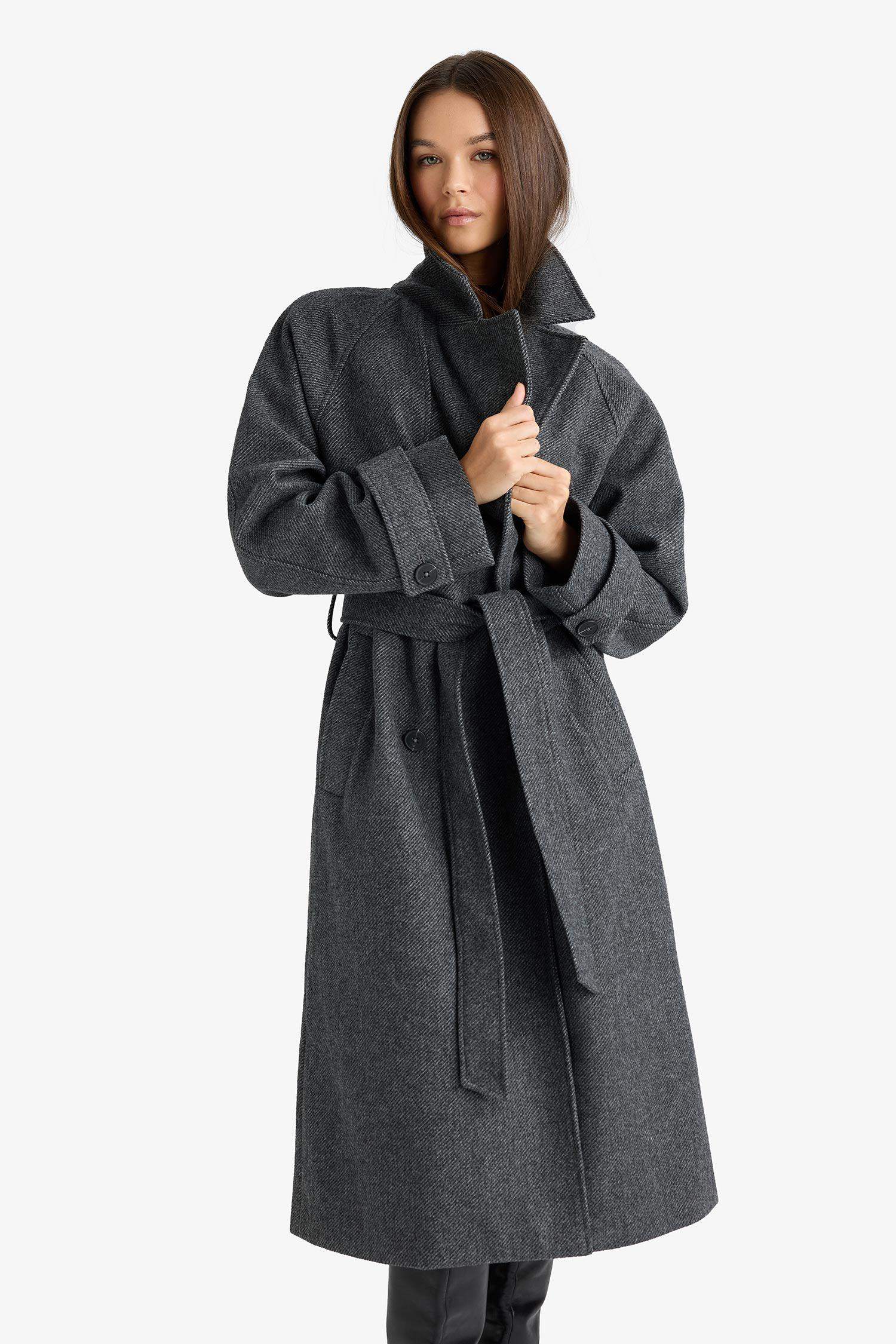 Afra x DeFacto Kuşaklı Cepli Uzun Kaşe Kaban