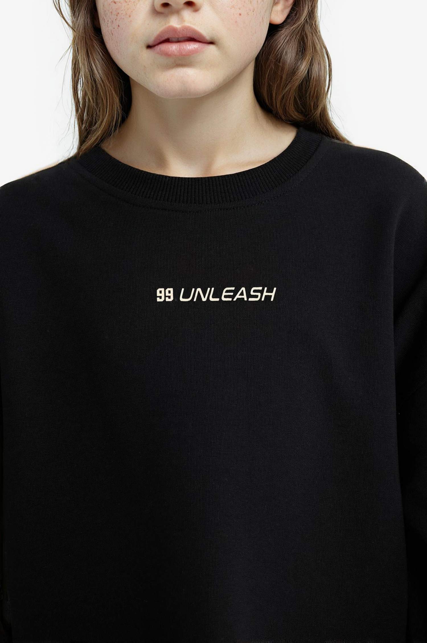 سويت شيرت بناتي رياضي اوفر سايز بياخة مستديرة