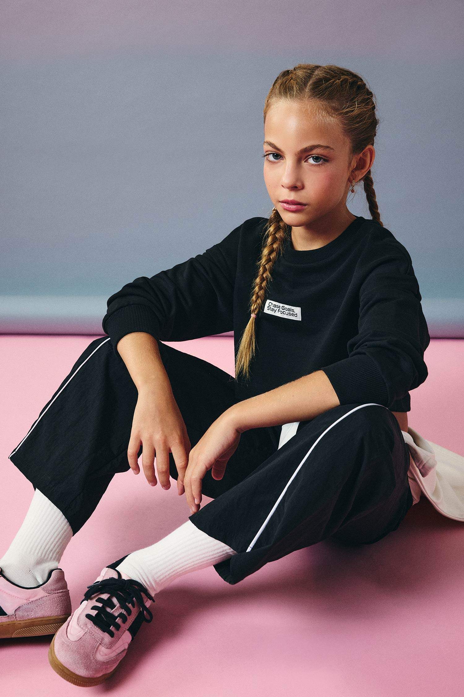 سويت شيرت بناتي رياضي قصة مريحة بياخة مستديرة من قطعتين