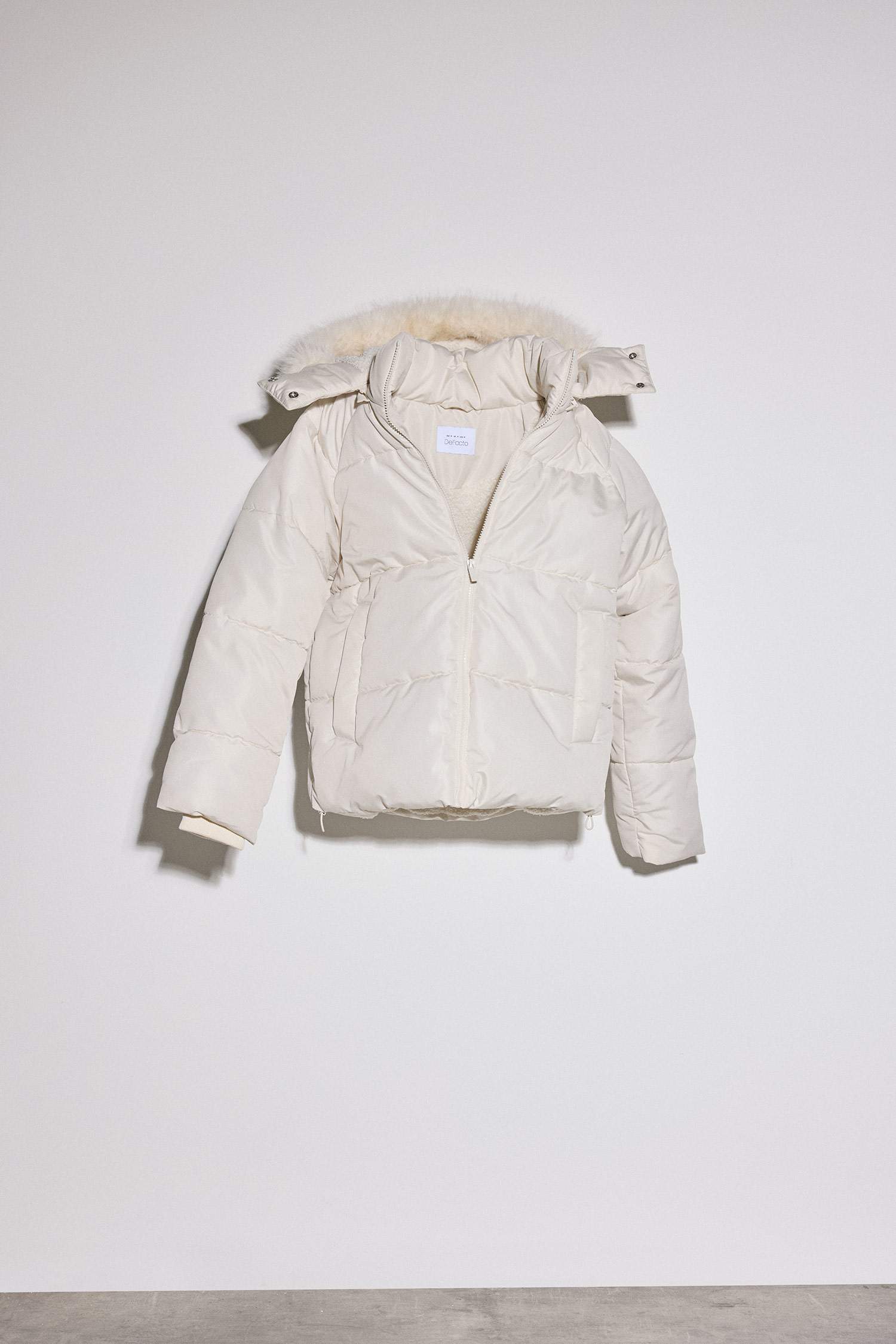 Rüzgar Geçirmez Regular Fit Kapüşonlu Mont