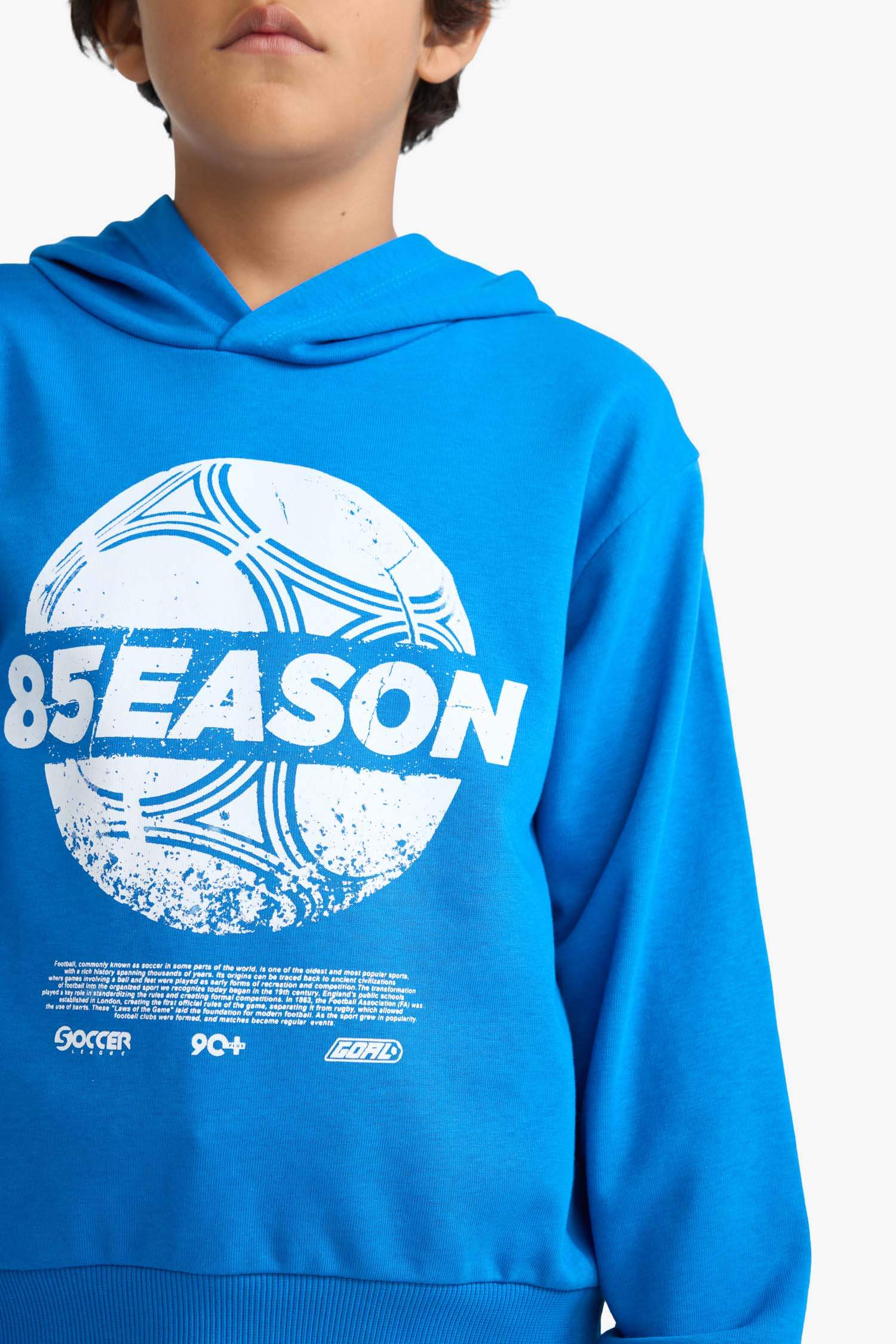 سويت شيرت اولادي قصة عادية بكابيشون أزرق فاقع