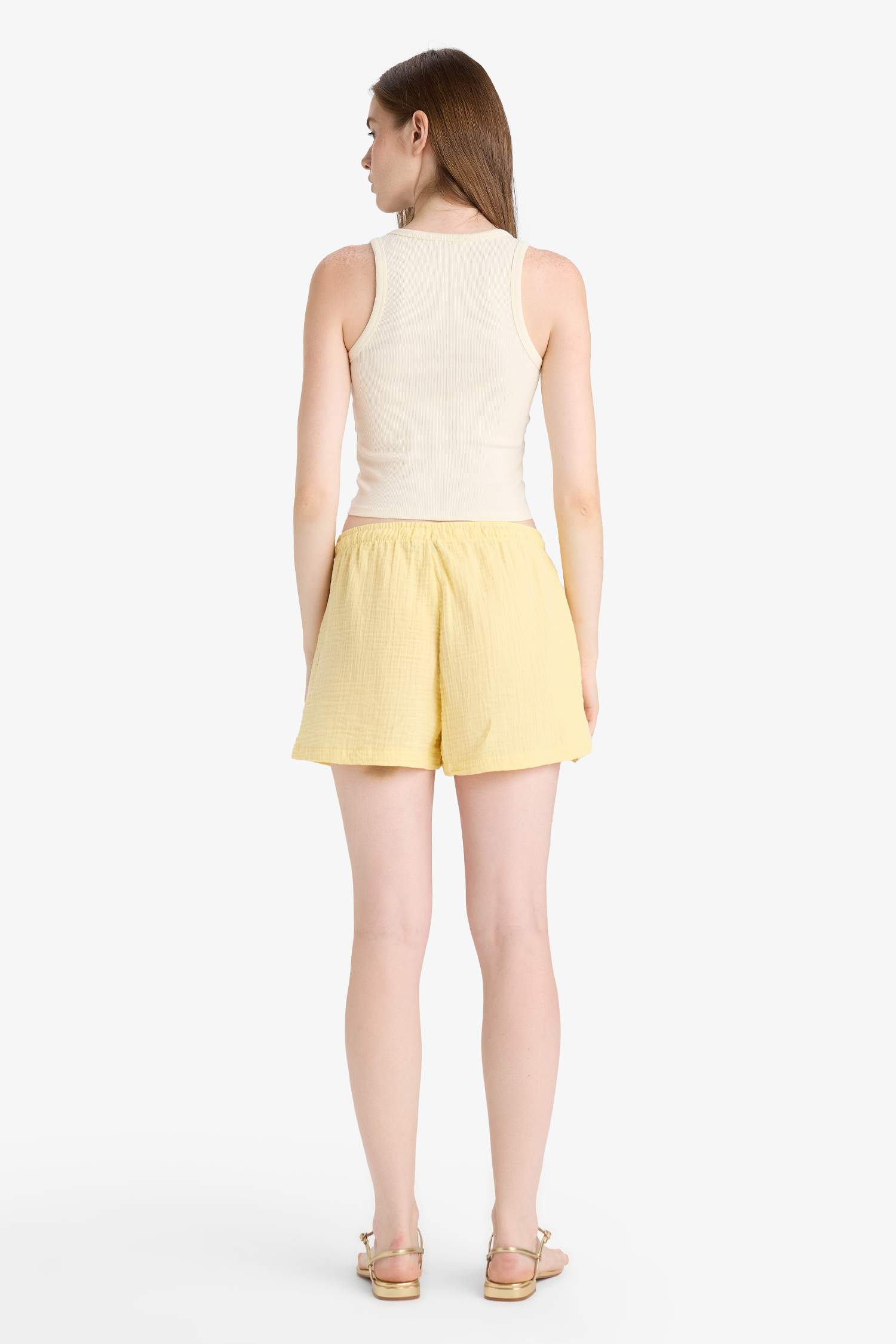 A Kesim Normal Bel Kısa Paça Müslin Şort