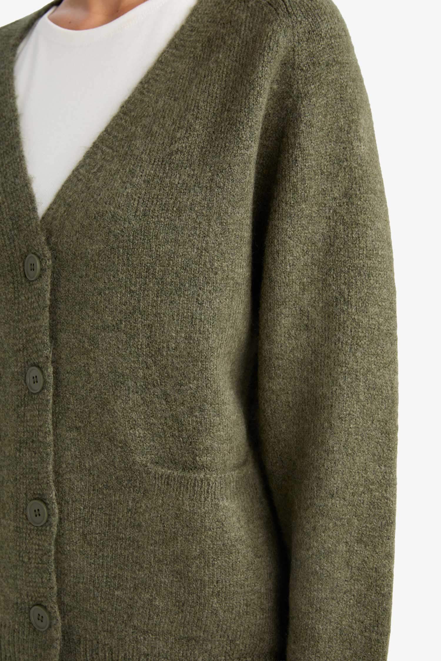 Oversize Geniş Kalıp V Yaka Yumuşak Dokulu Düğmeli Hırka