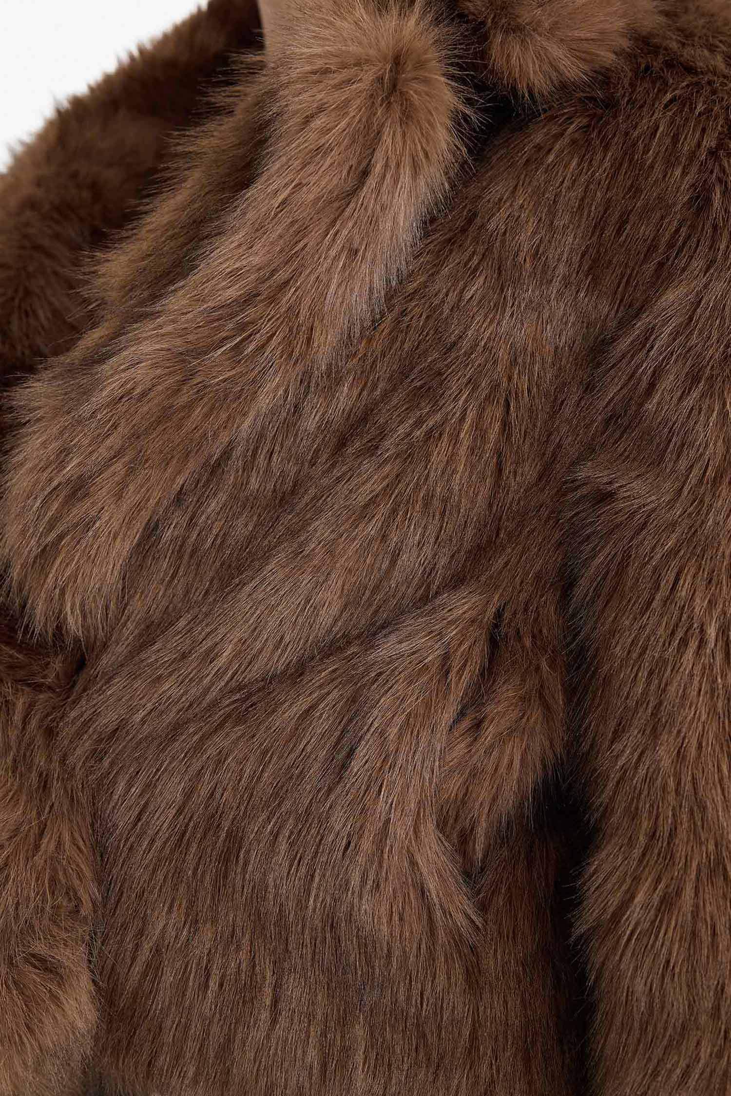 جاكيت فرو صناعي قصة عادية