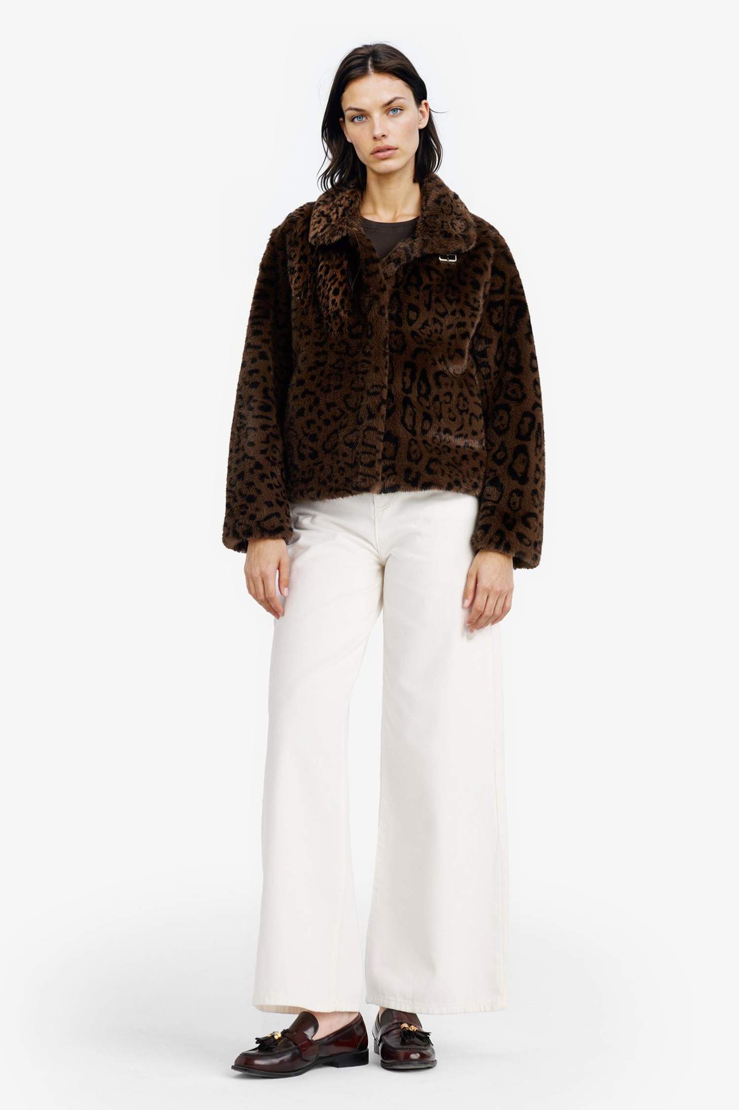 Regular Fit Leopar Desenli Kısa Suni Kürk