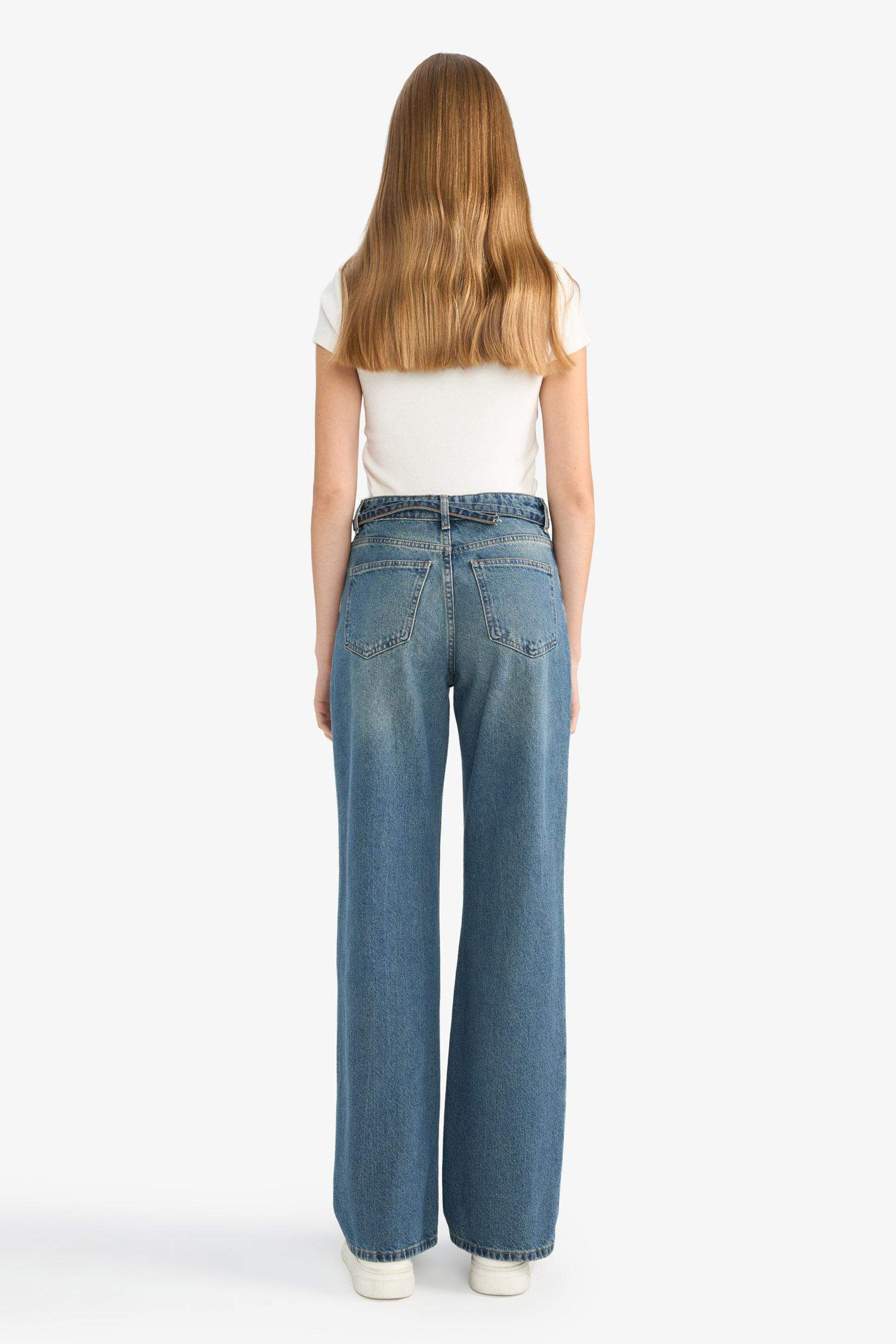 بنطرون جينز قصة مستقيمة واسعة وخصر عالي