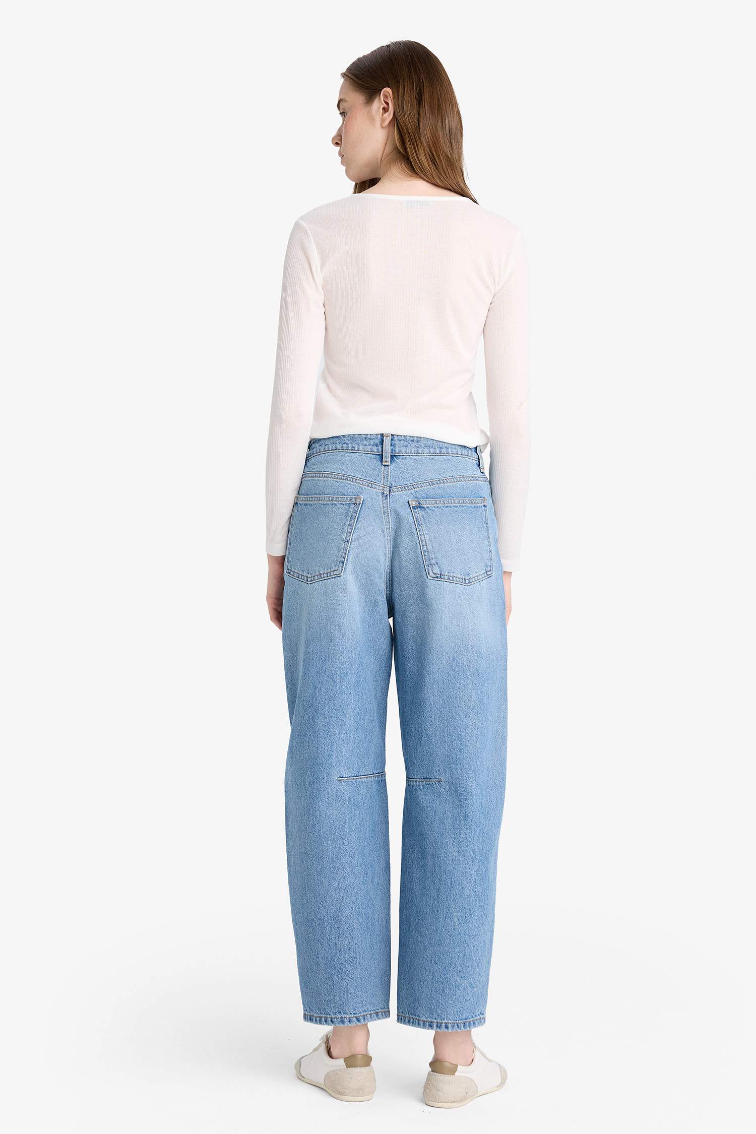 Barrel Fit Regular Waist Straight Leg Ankle Length Jeans