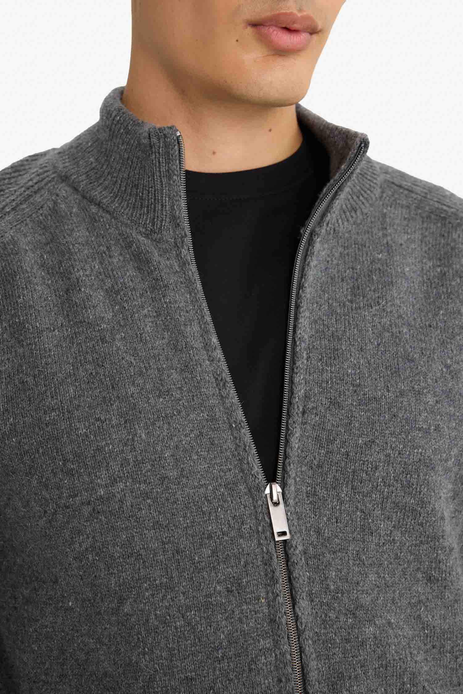 كارديجان تريكو قصة عادية بياقة مدورة من مزيج الصوف