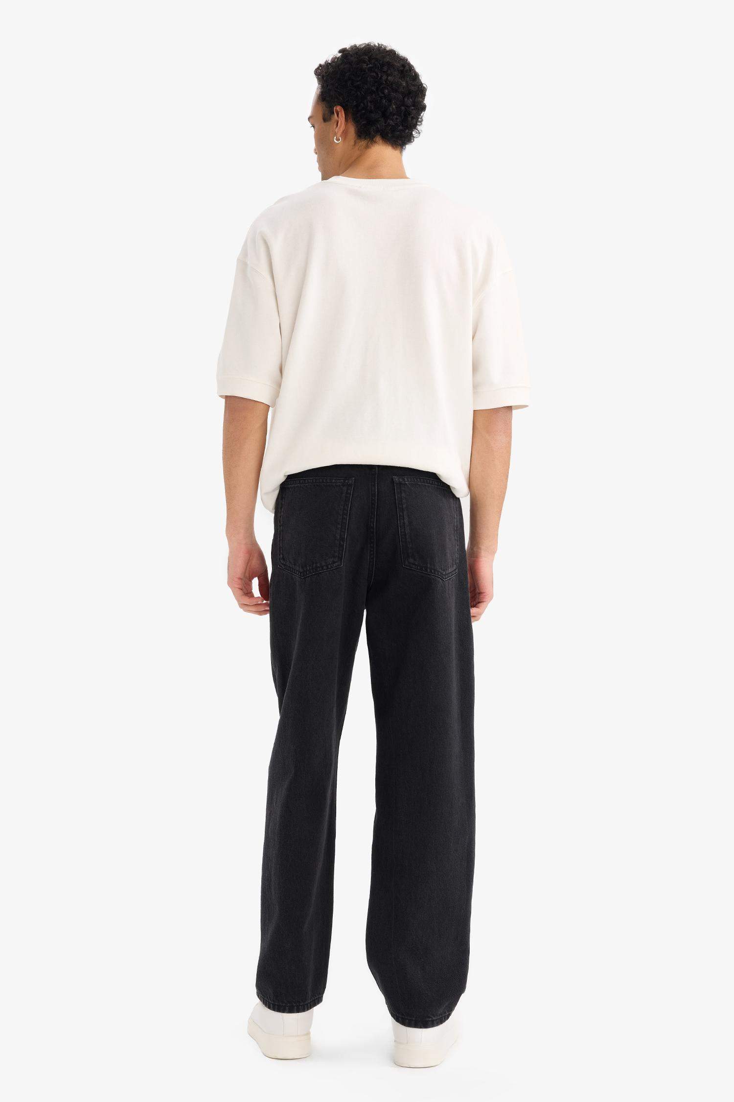 Baggy Fit Wide Leg Jeans