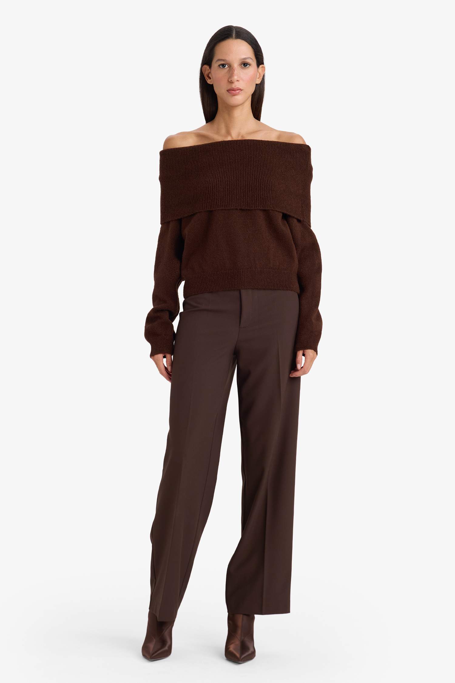 بلوز تريكو قصة عادية بكتف مكشوف