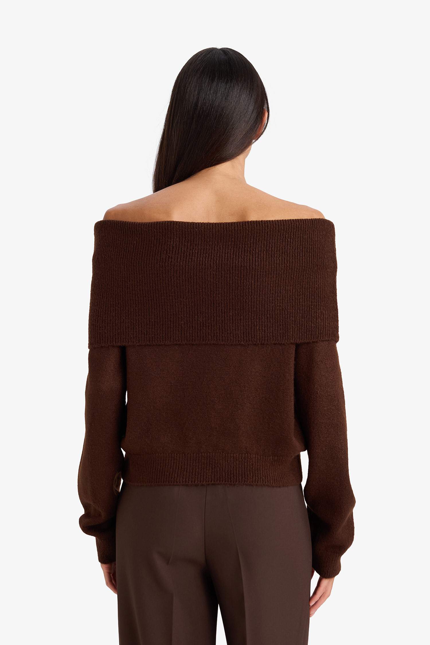 بلوز تريكو قصة عادية بكتف مكشوف