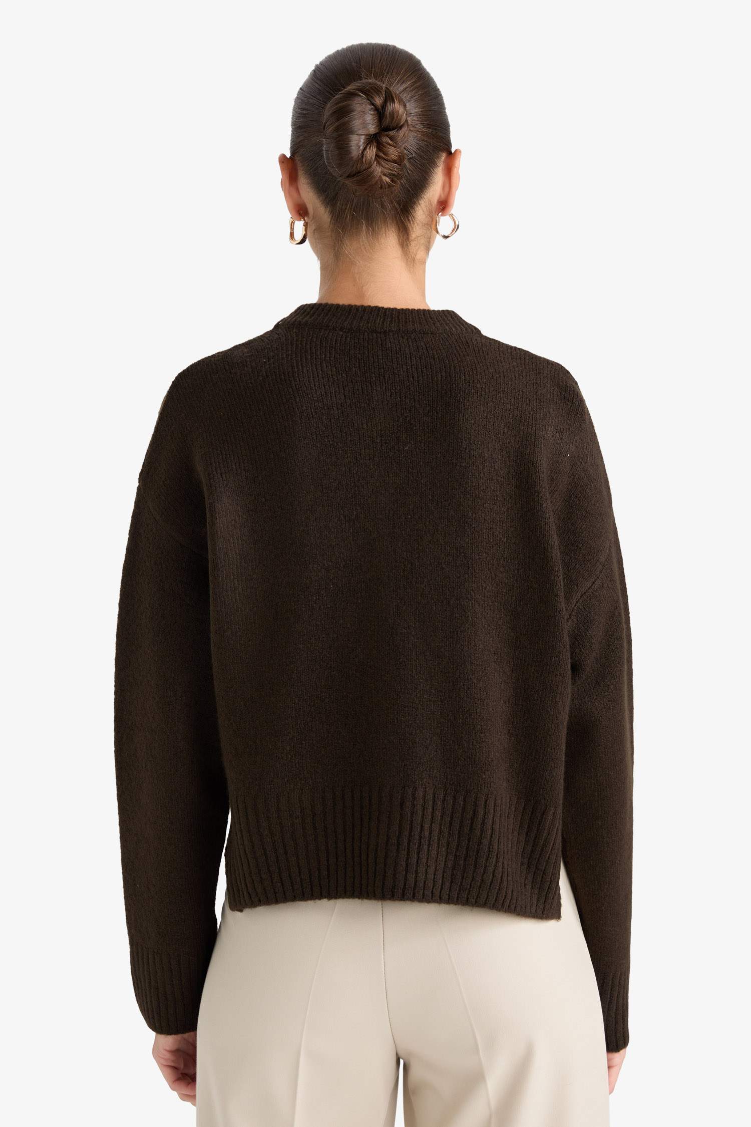 كارديجان تريكو قصة عادية برقبة مستديرة