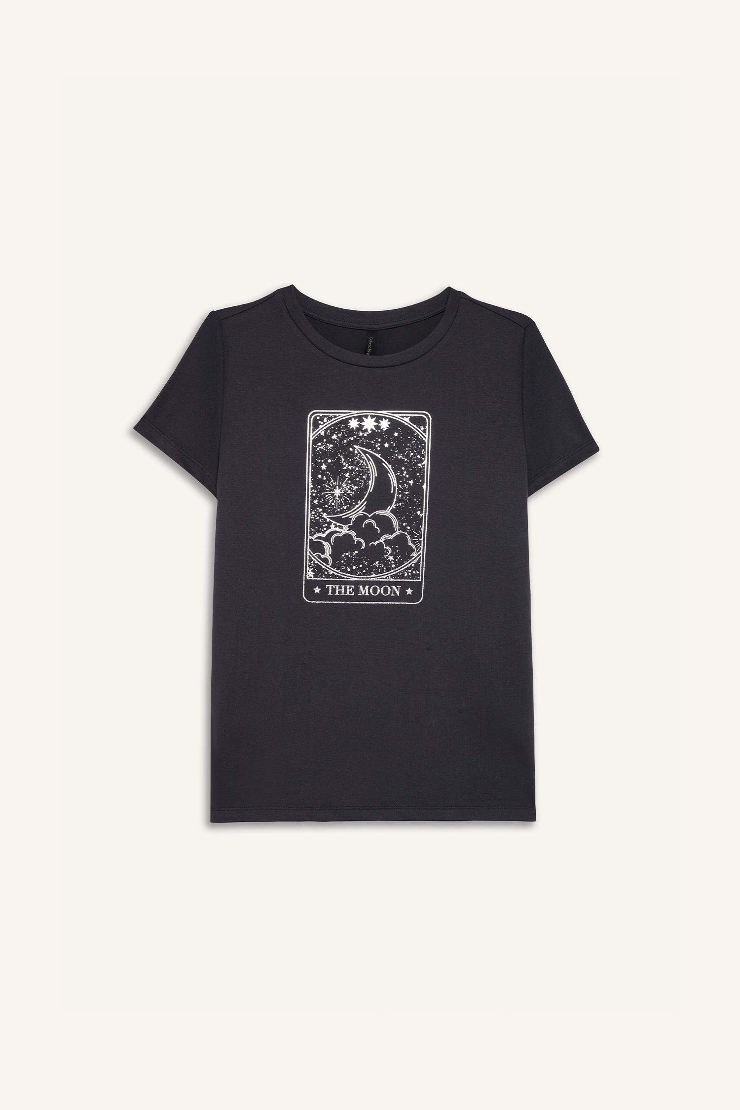 تيشيرت قصة عادية بياقة مستديرة