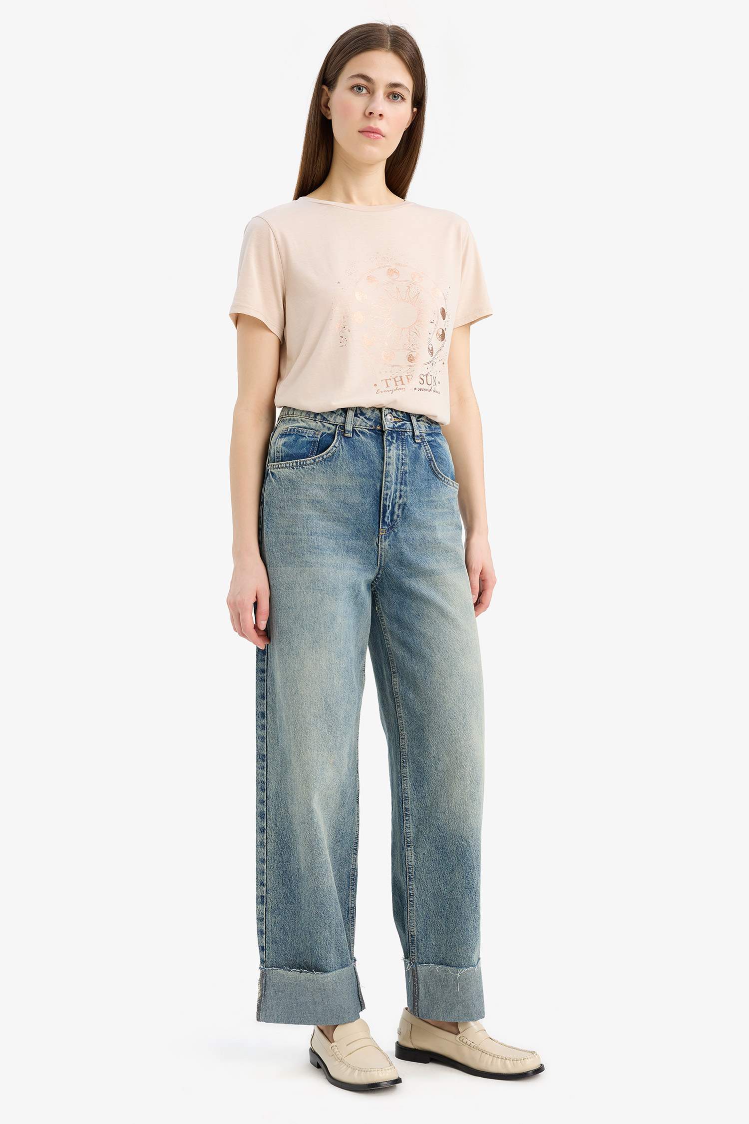 تي شيرت قصة عادية بياقة مستديرة