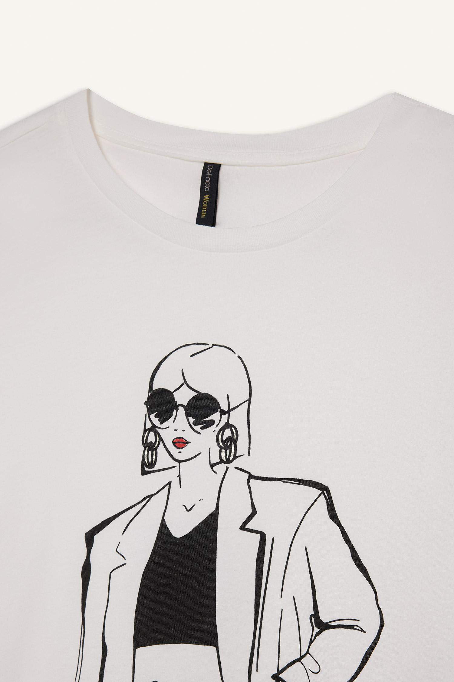 Relax Fit Crew Neck Girl Printed Cotton T-Shirt