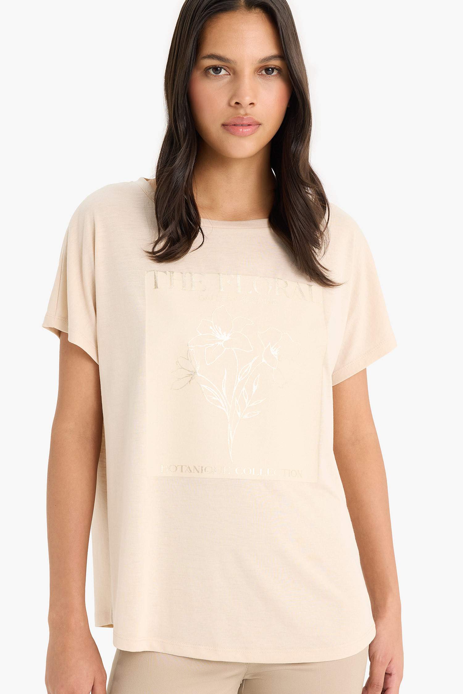 تيشيرت بياقة مستديرة