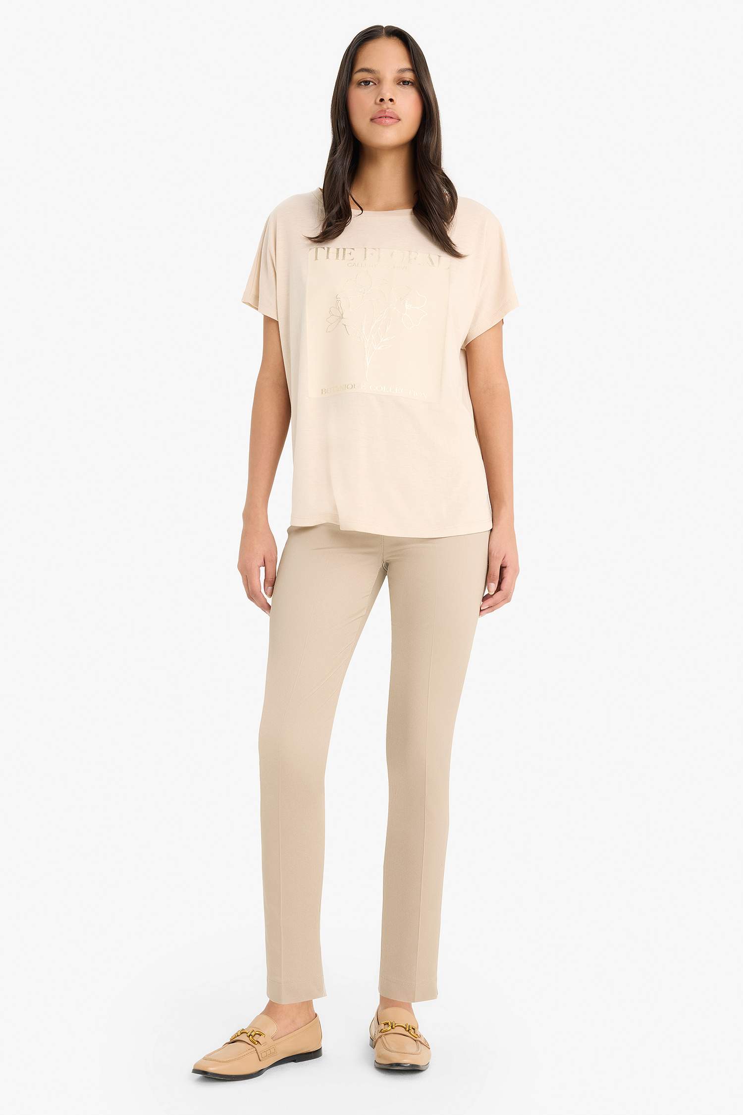 تيشيرت بياقة مستديرة