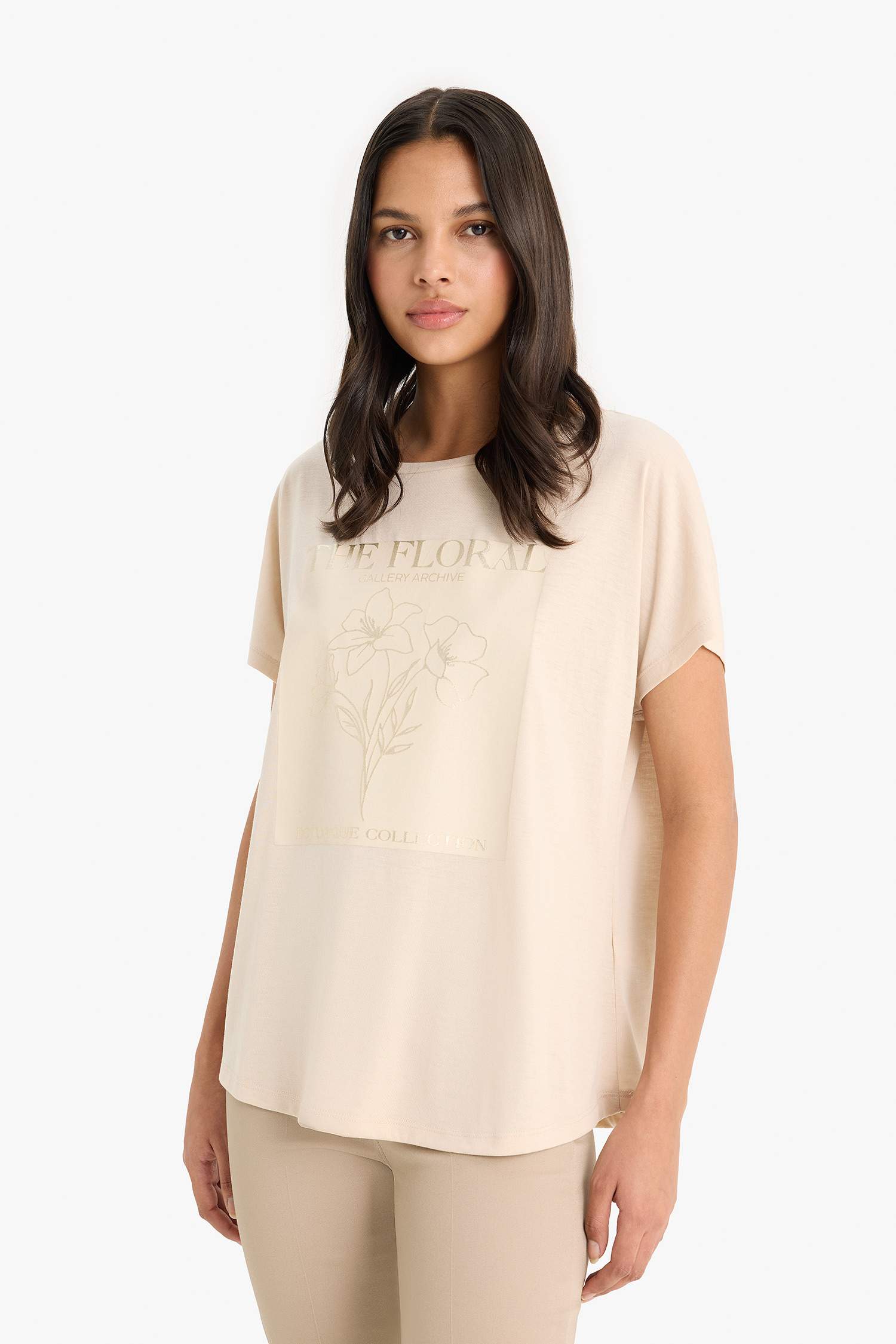 تيشيرت بياقة مستديرة