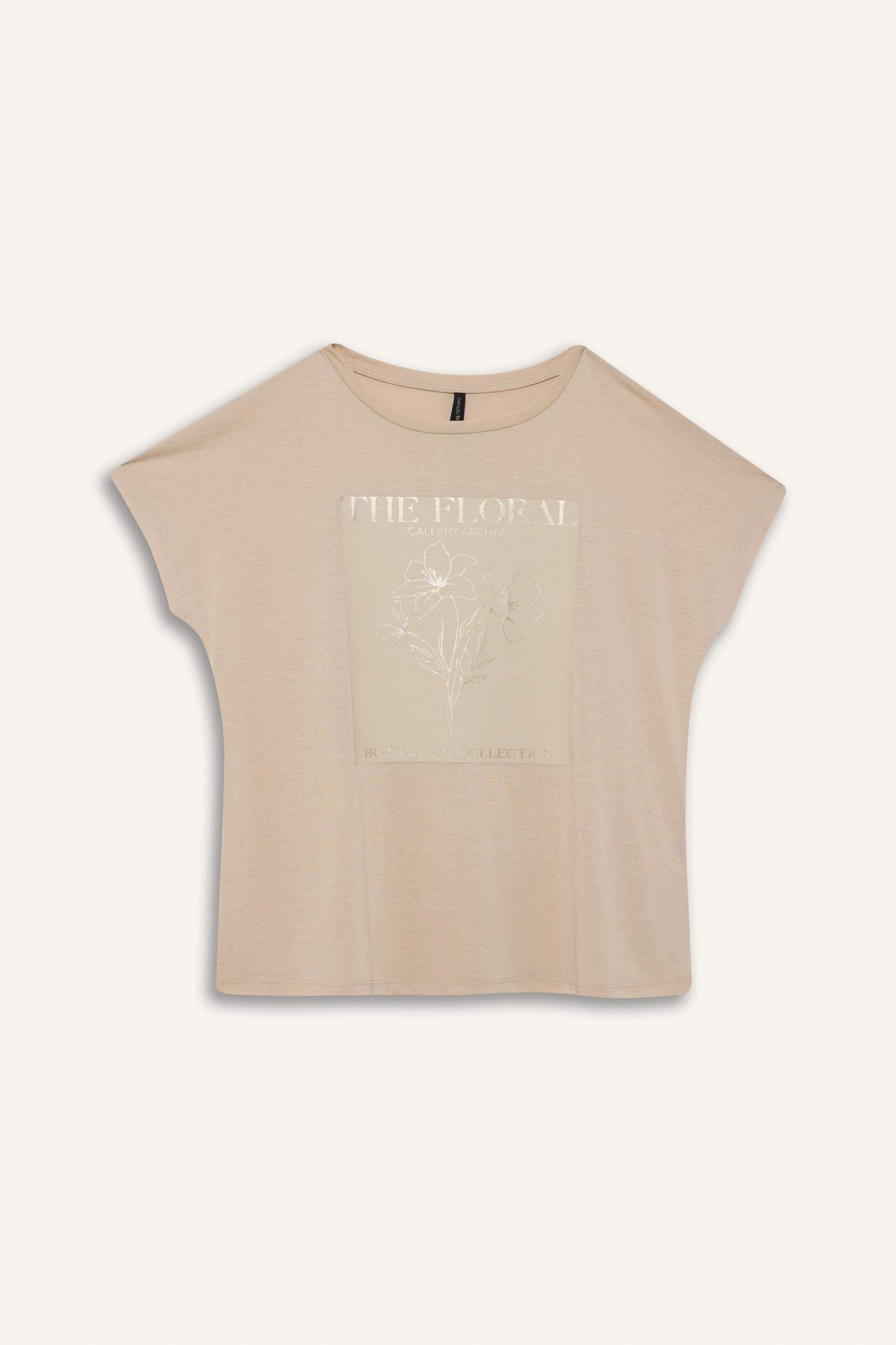 تيشيرت بياقة مستديرة