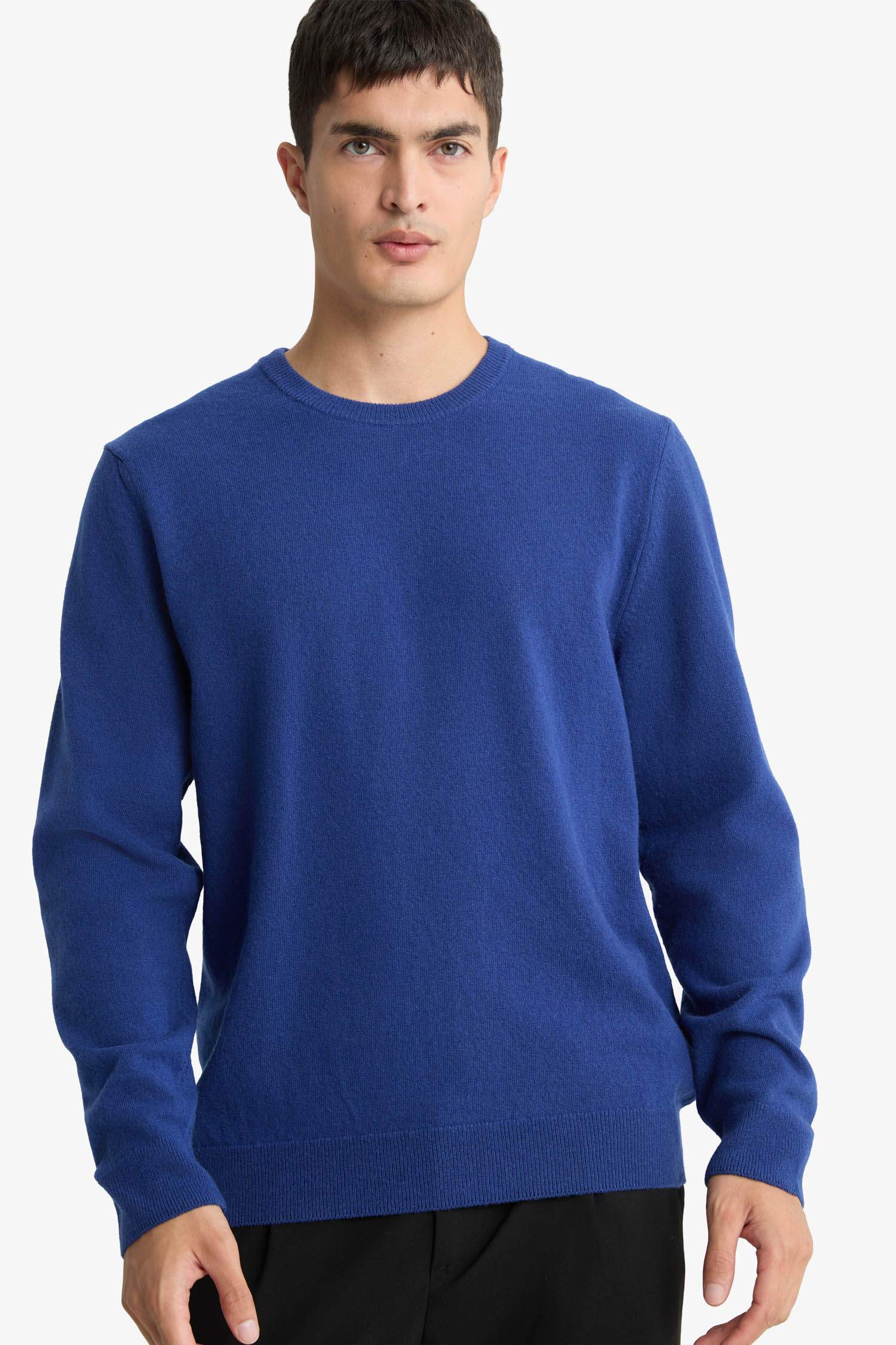 بلوز تريكو قصة عادية بياخة مستديرة