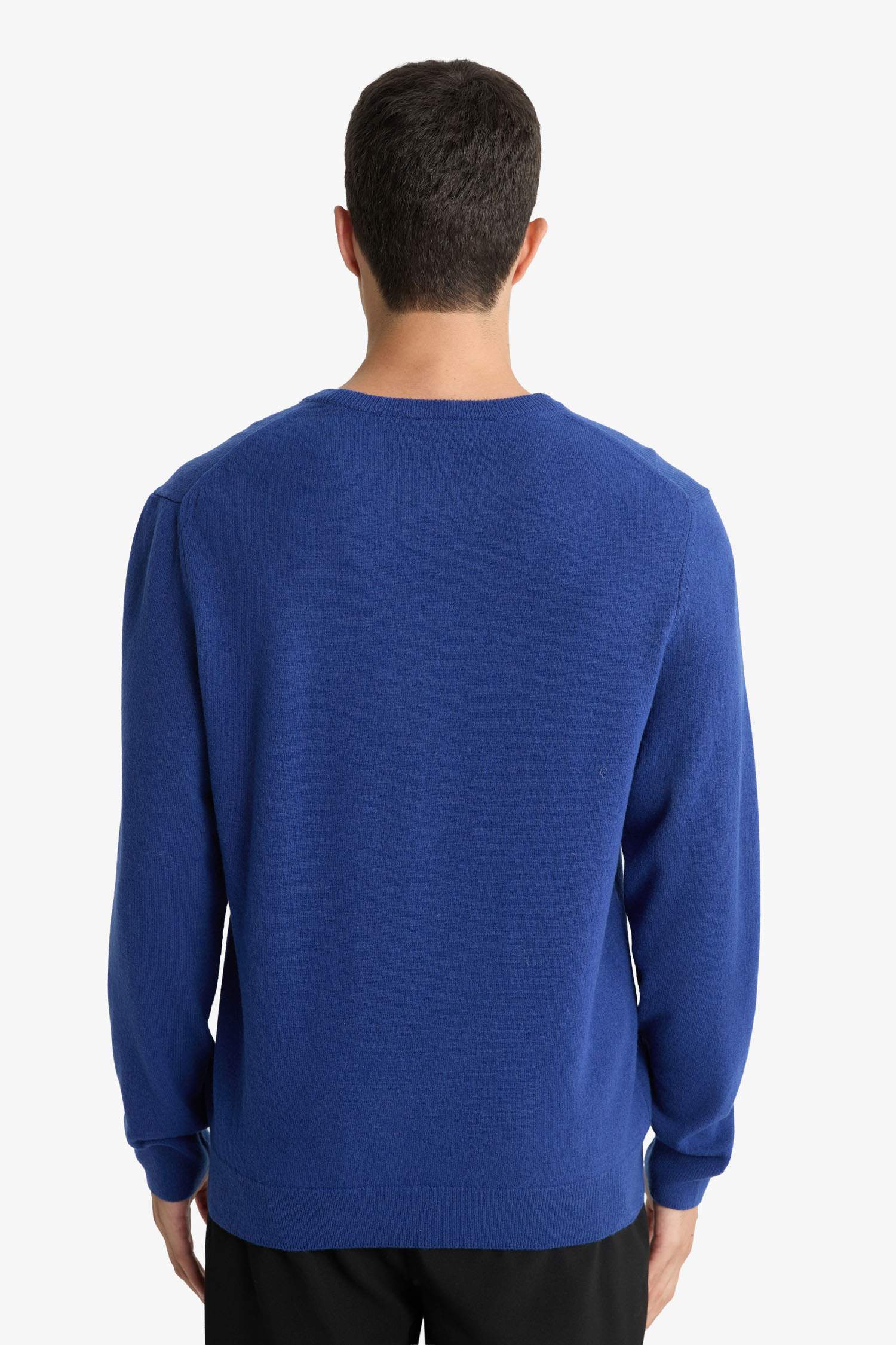 بلوز تريكو قصة عادية بياخة مستديرة