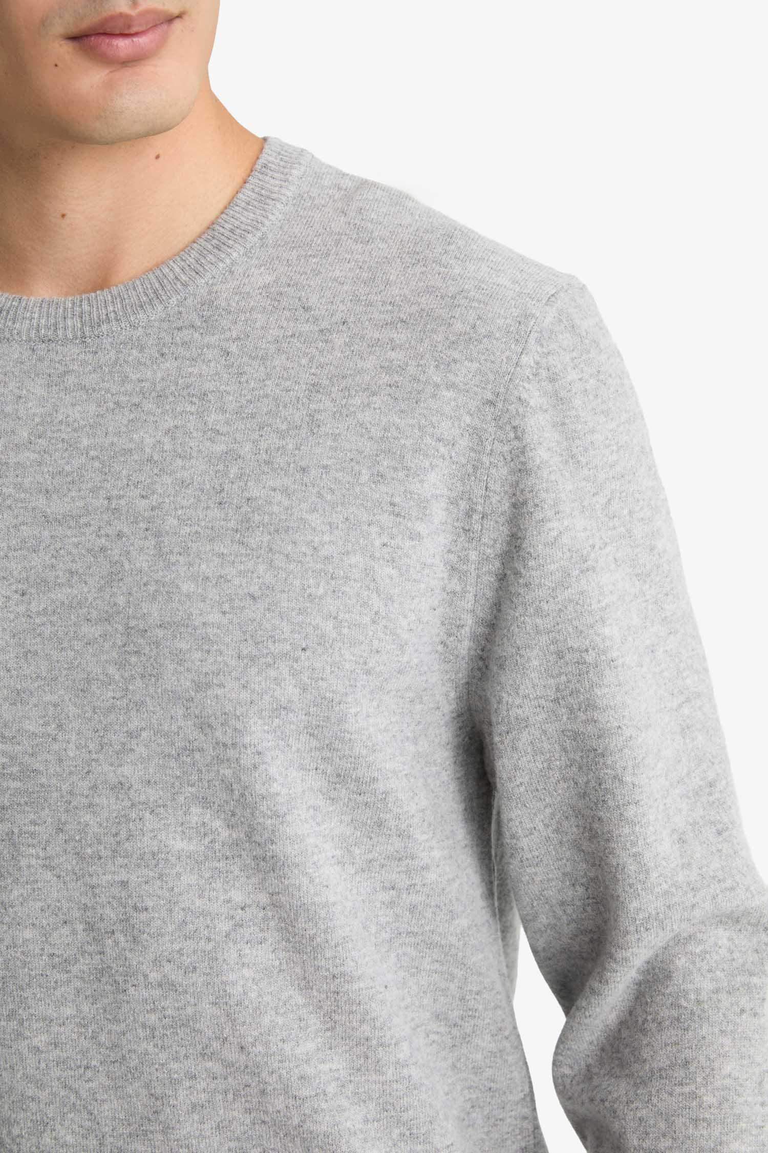 بلوز تريكو قصة عادية بياخة مستديرة