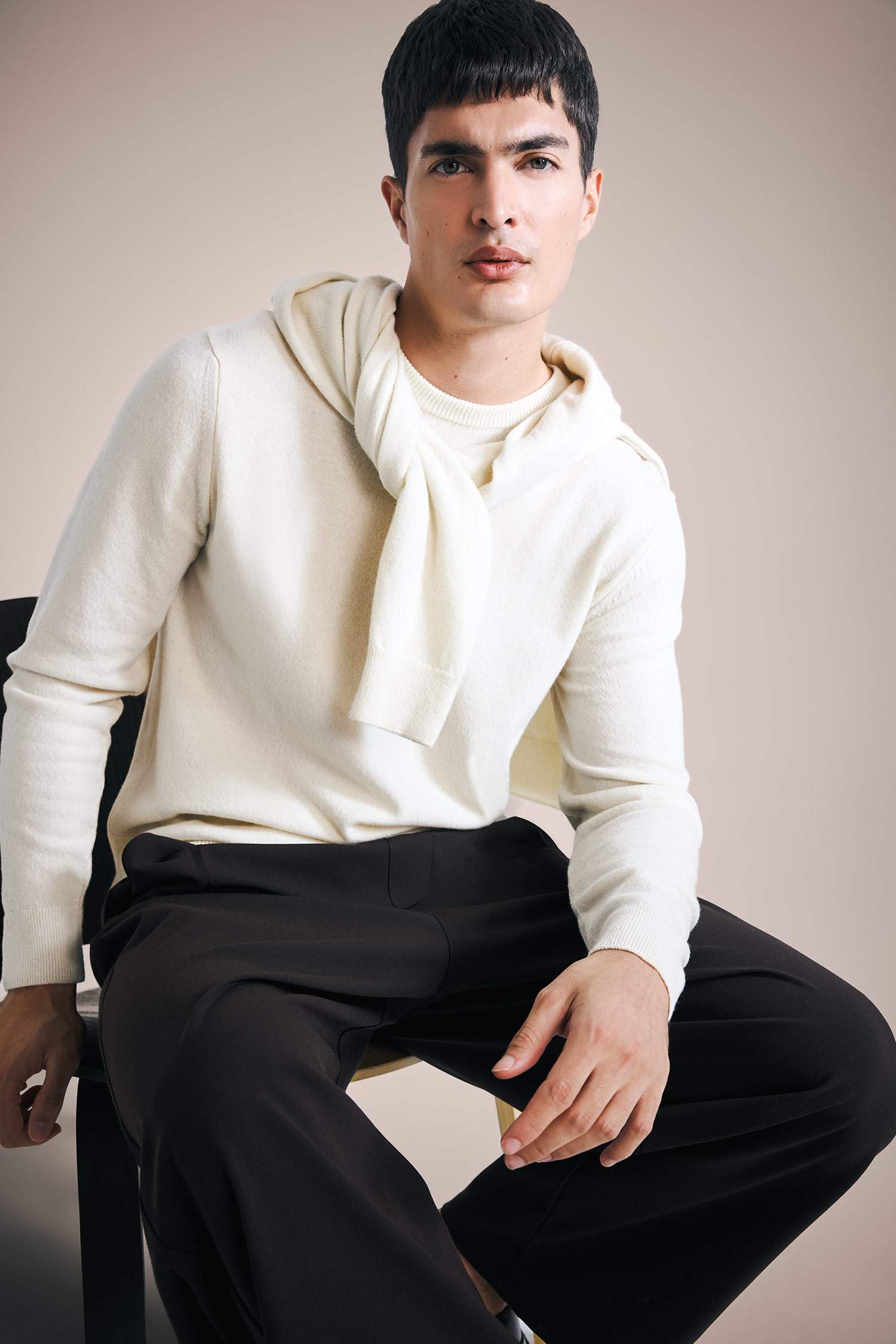 بلوز تريكو صوف قصة عادية بياخة مستديرة