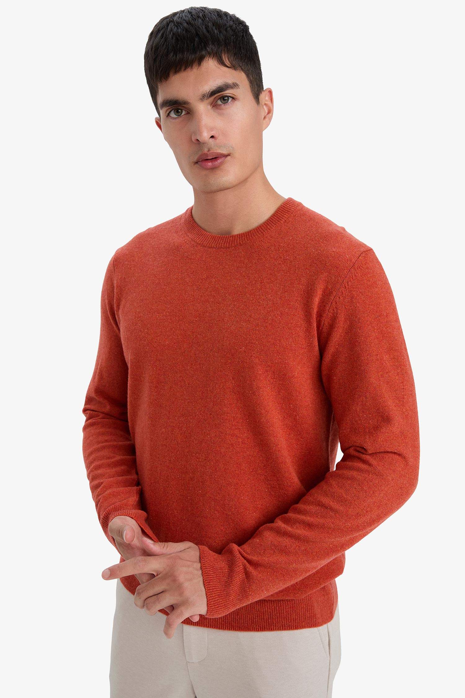 بلوز تريكو قصة عادية بياخة مستديرة