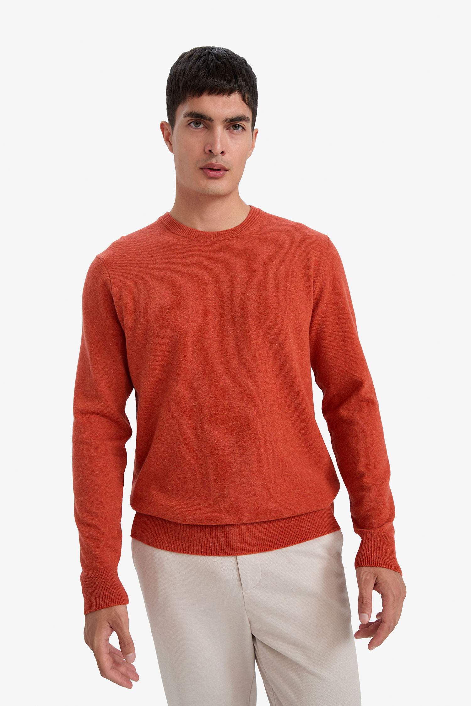 بلوز تريكو قصة عادية بياخة مستديرة