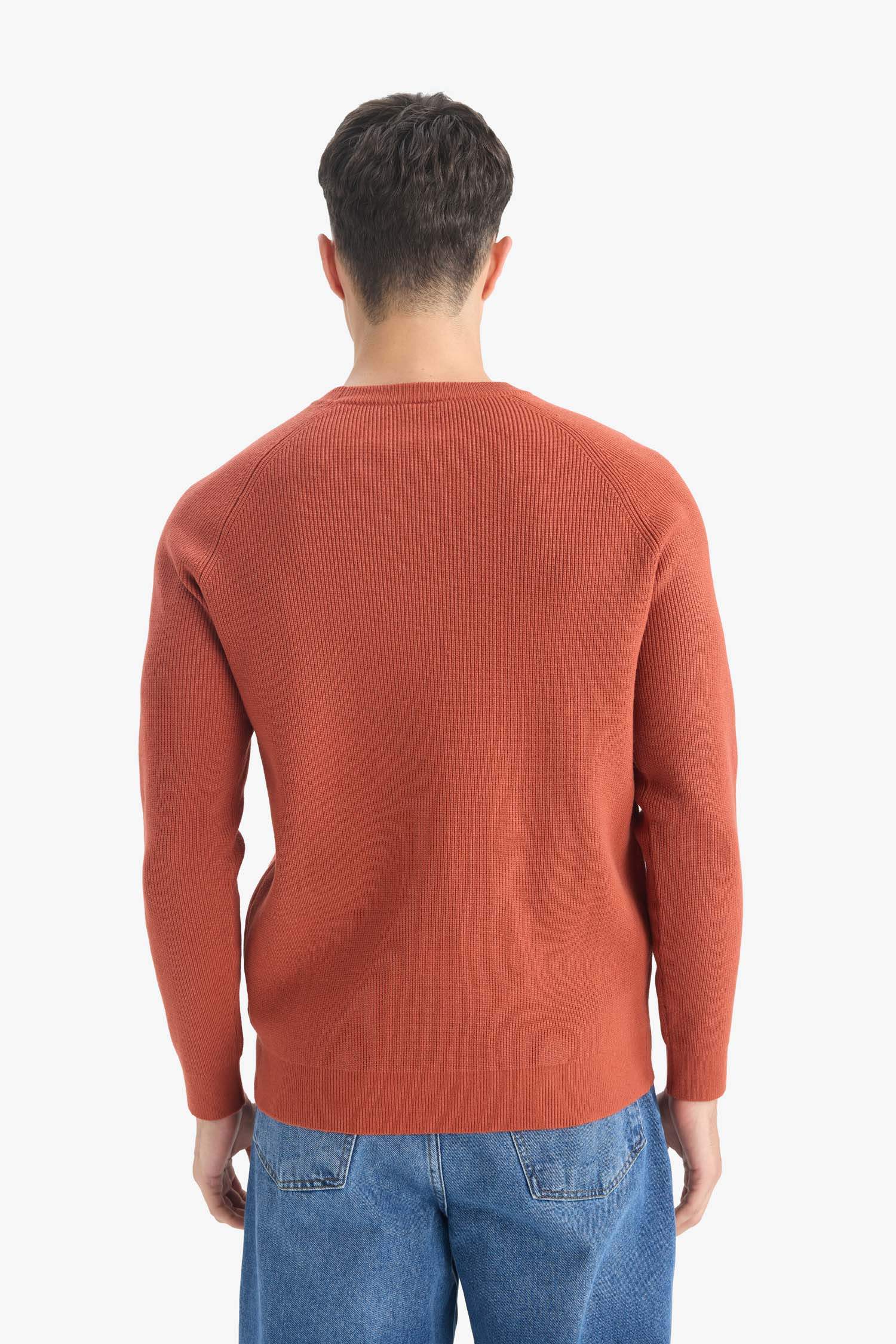 بلوز تريكو قصة عادية بياخة مستديرة