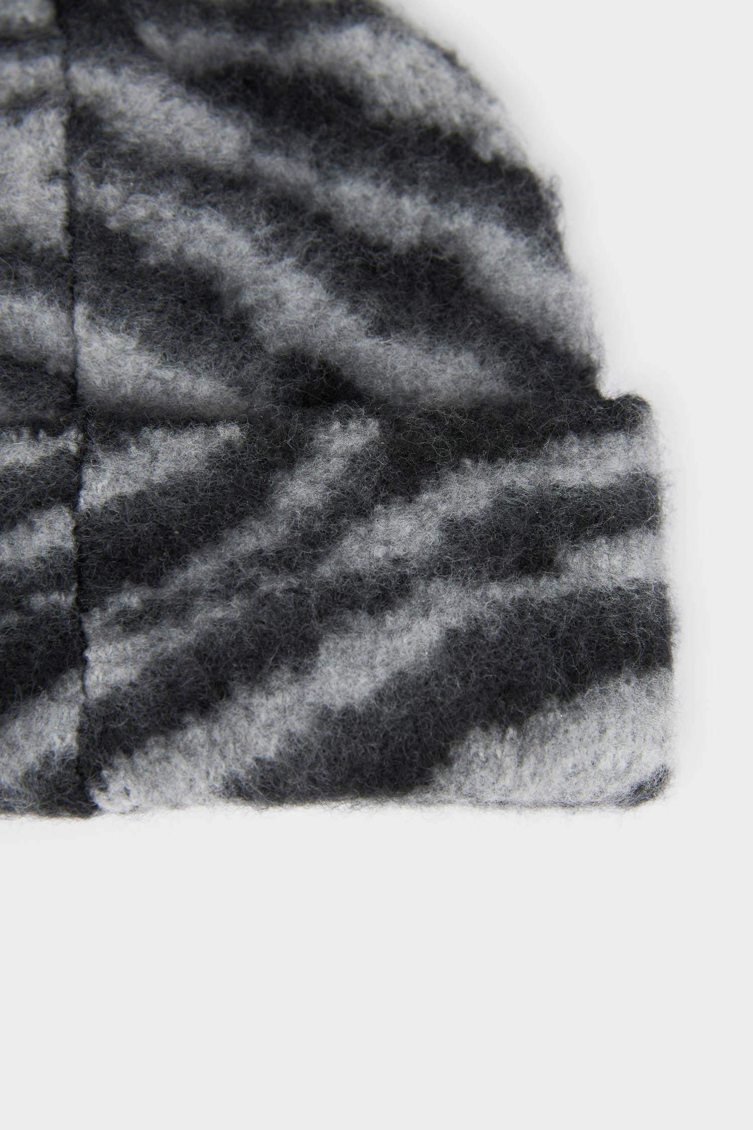 ايس كاب حريمي منقوش