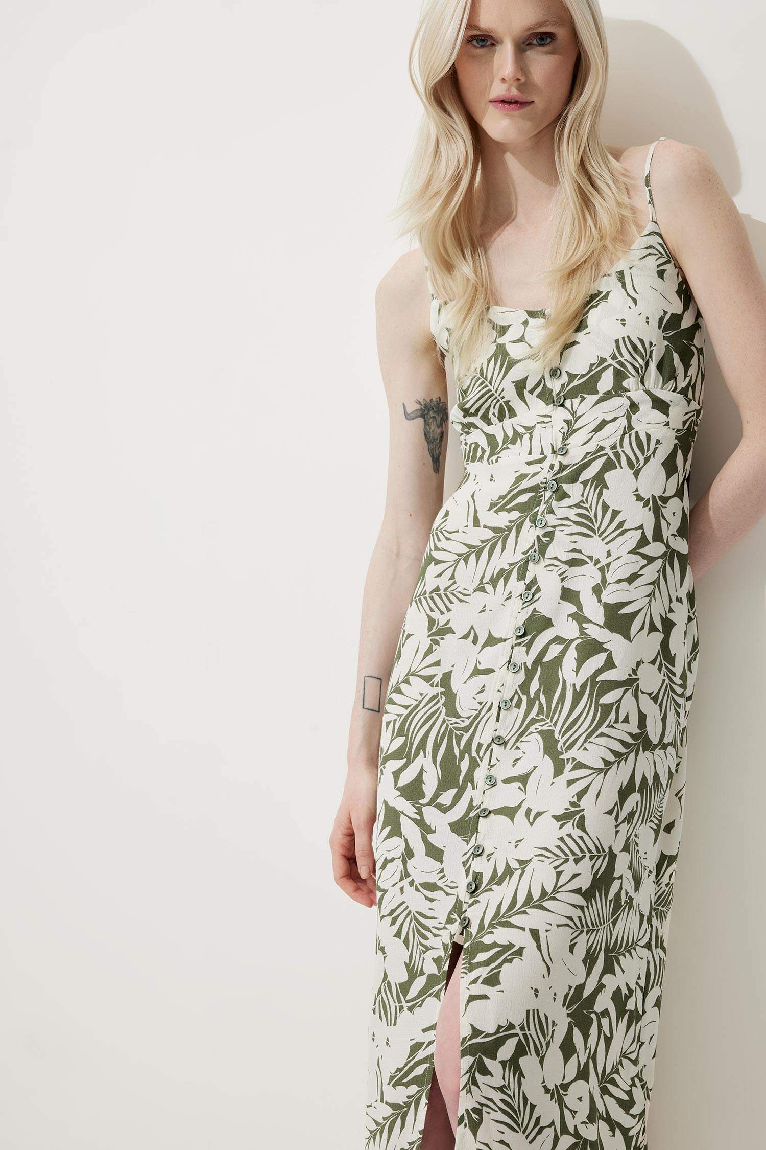 فستان ميدي كت منسوج بياخة V