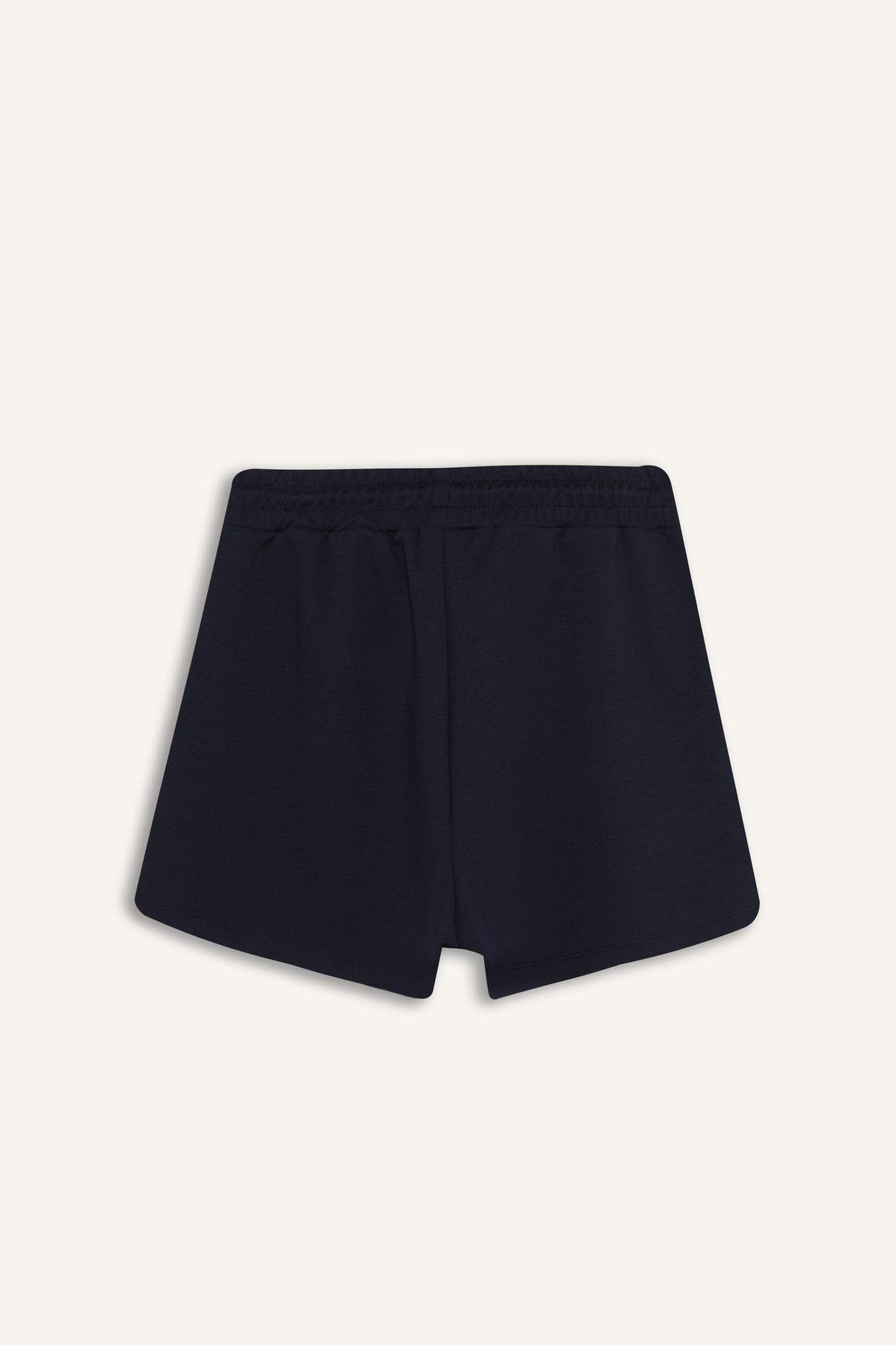 Beli Lastikli Beyaz Sporcu Şort