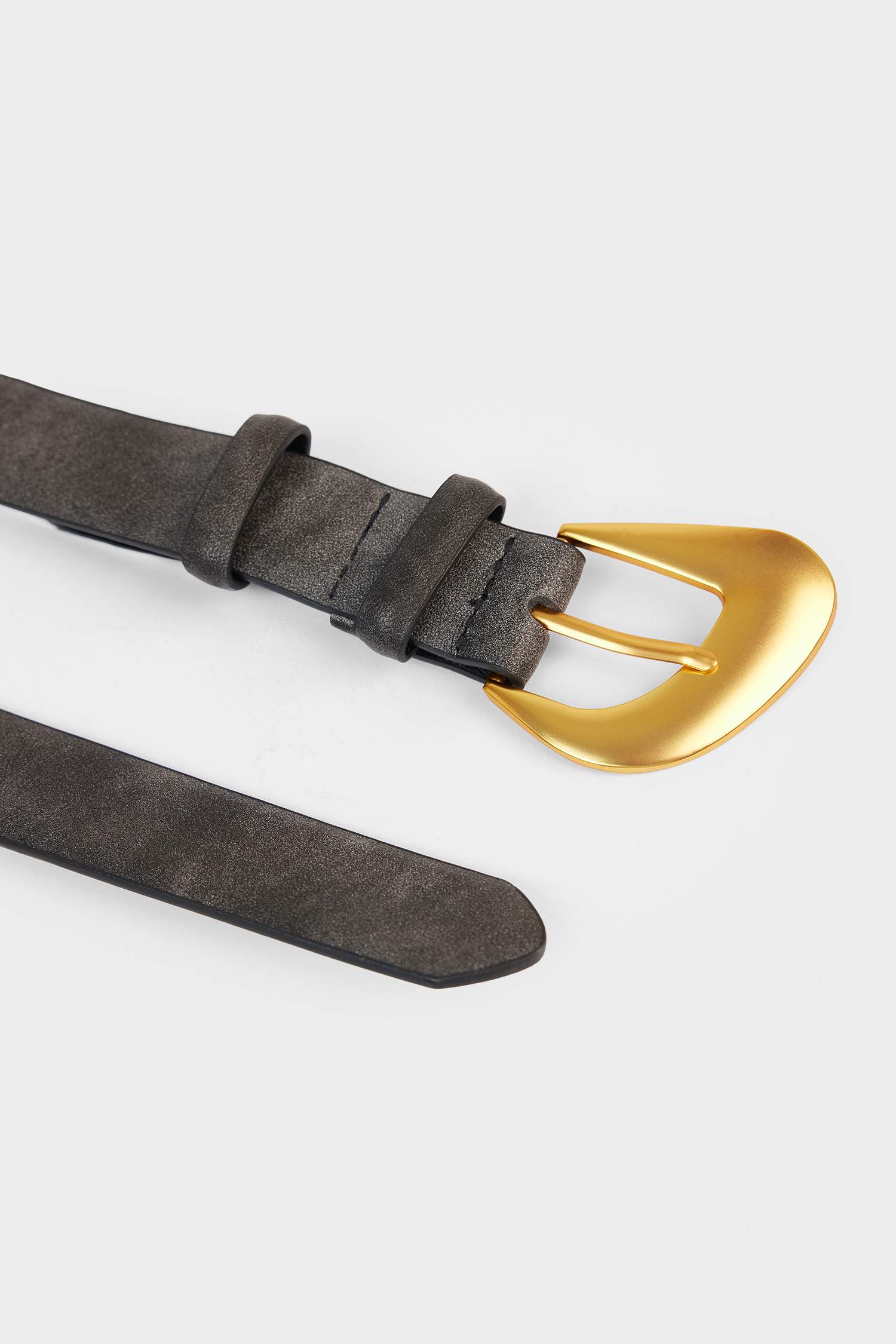 حزام جلد صناعي بمشبك كبير