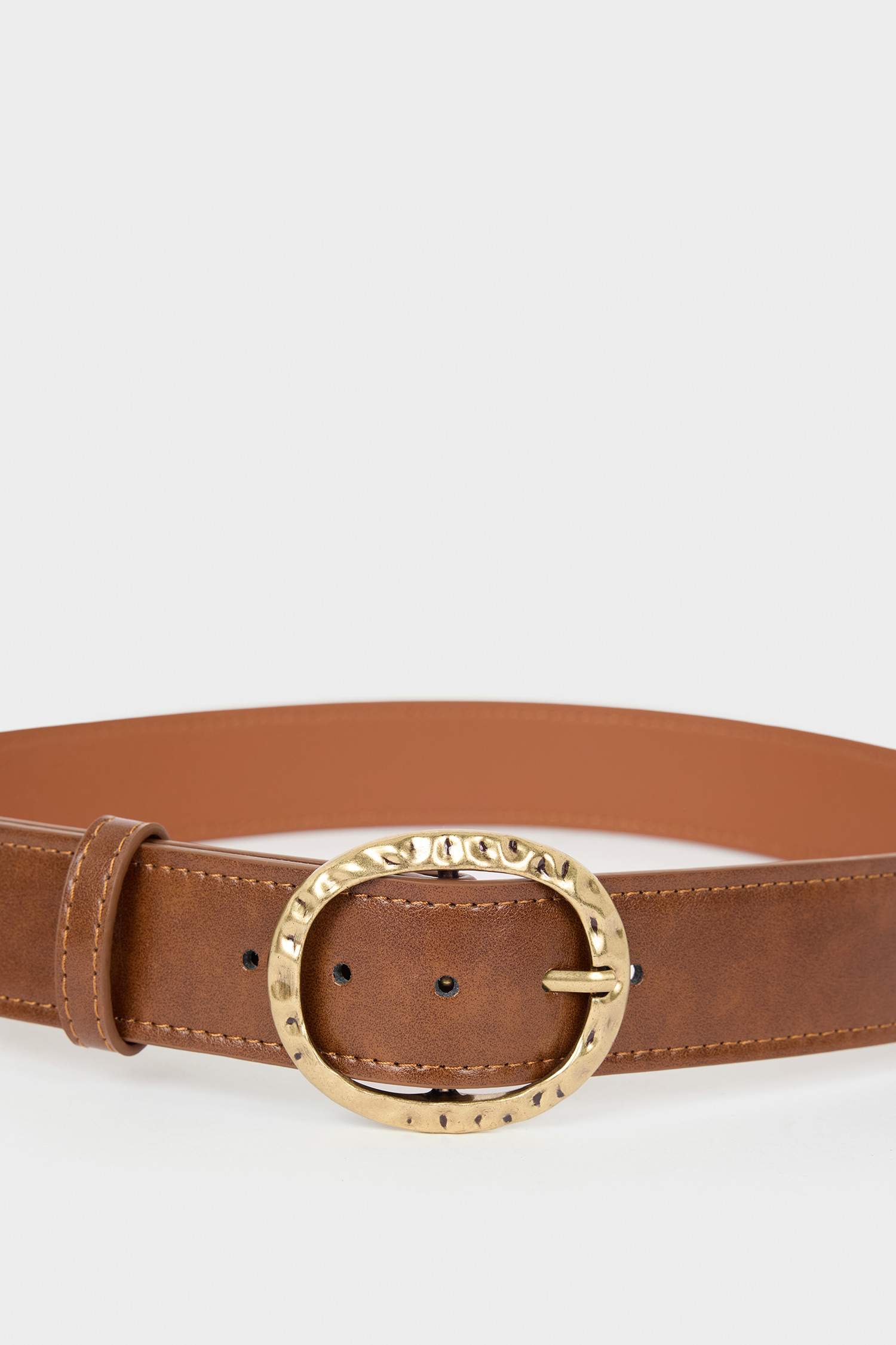 حزام جلد صناعي بمشبك كبير