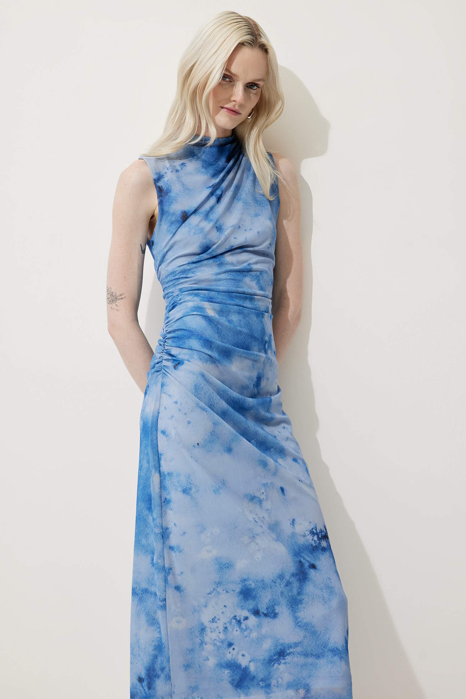 فستان طويل تول نص ردن مطبوع بياخة عالية