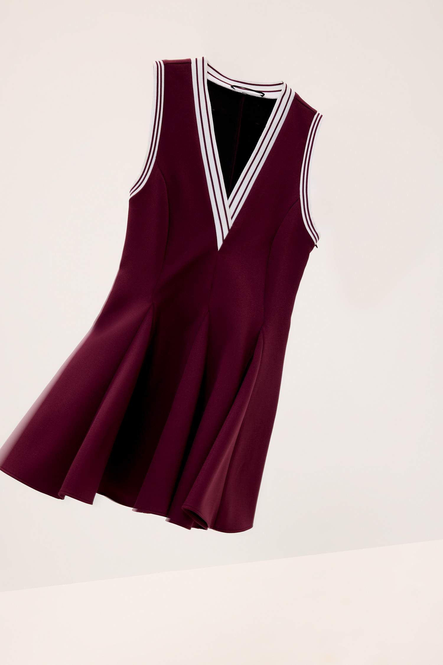 V Yaka Kolsuz Volanlı Mini Yazlık Elbise