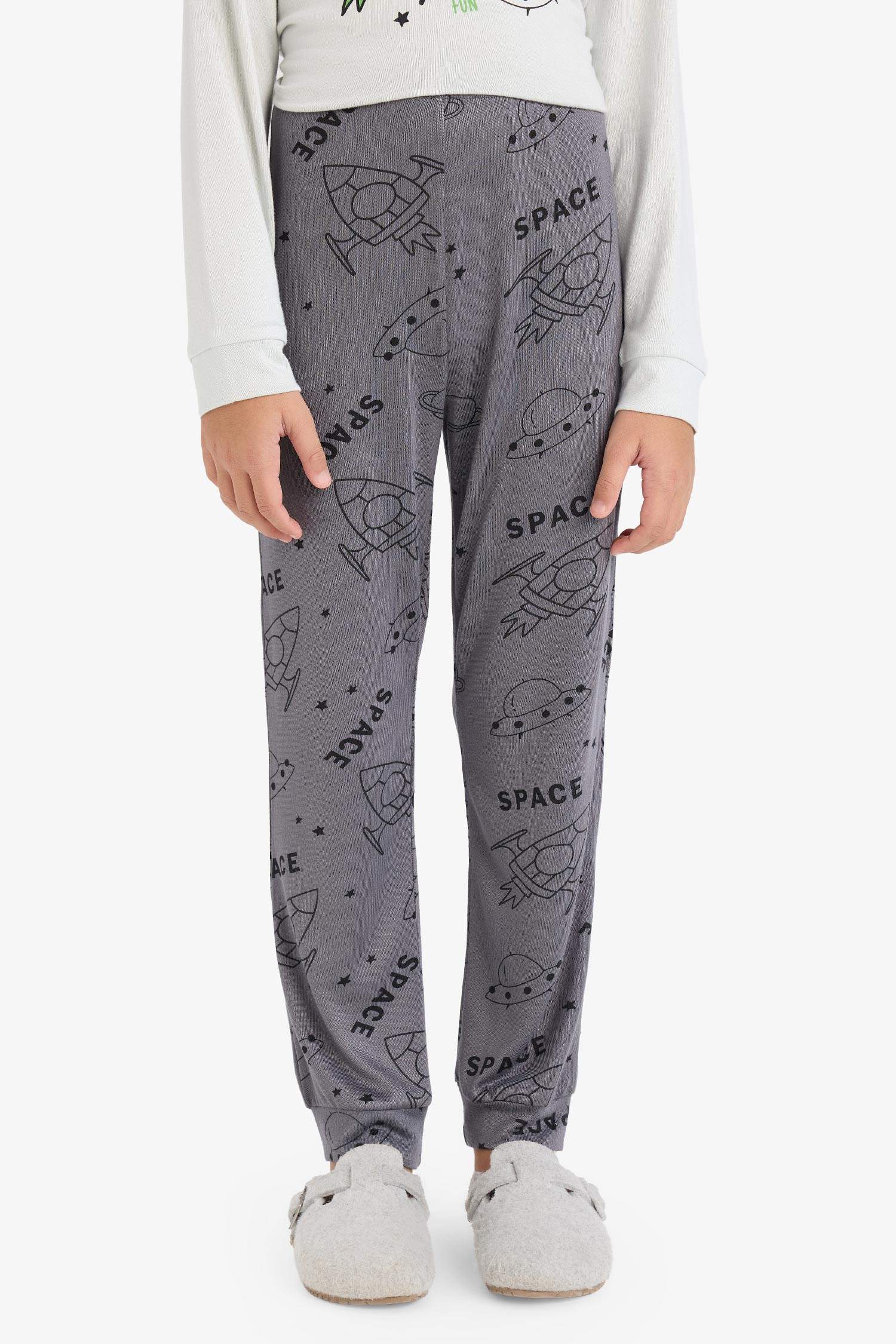 سيت بجامة ولادي قصة عادية بطبعة فضاء - قطعتين