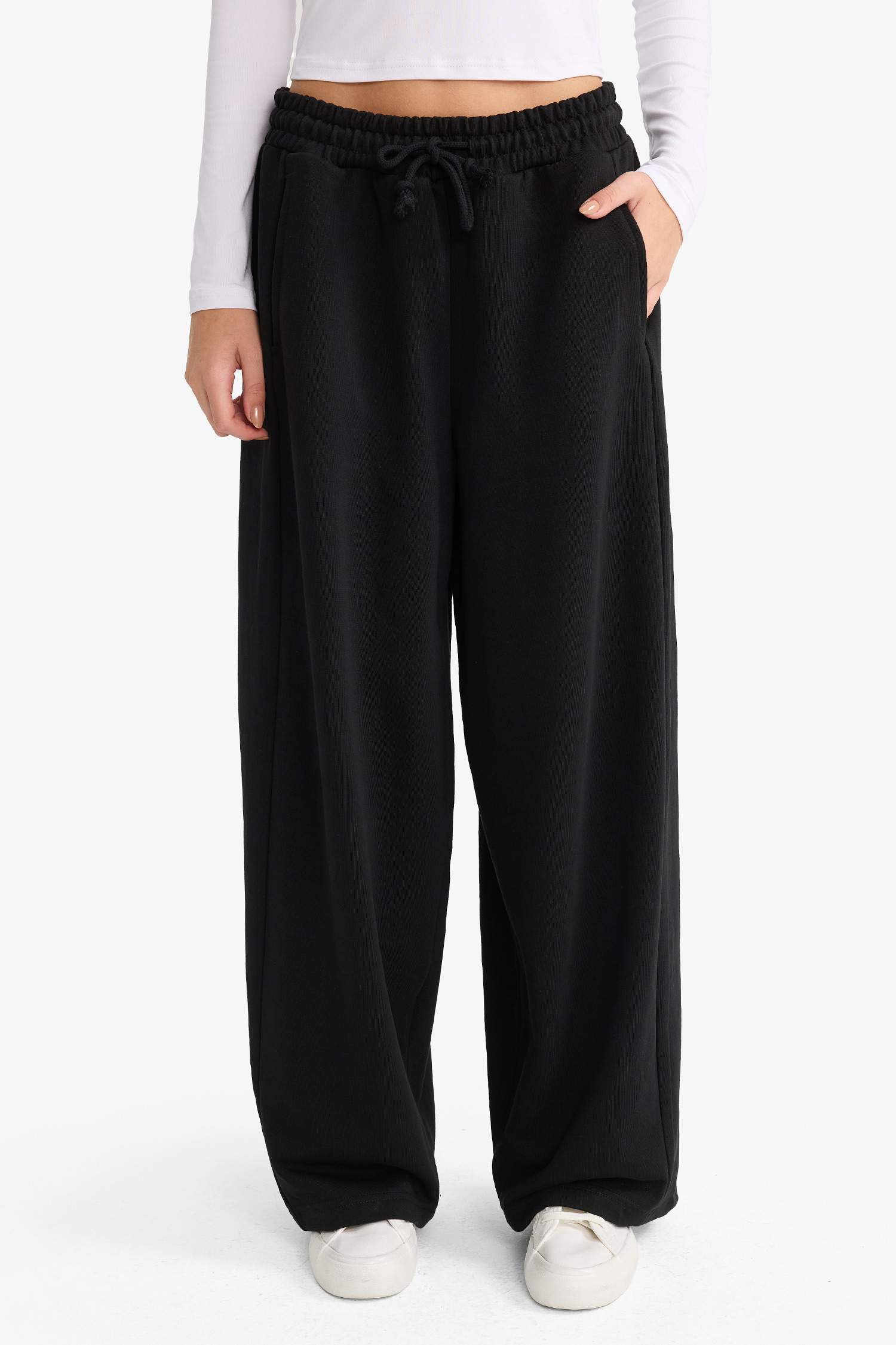 Barrel Fit Tied Waist Wide Leg Sweatpants