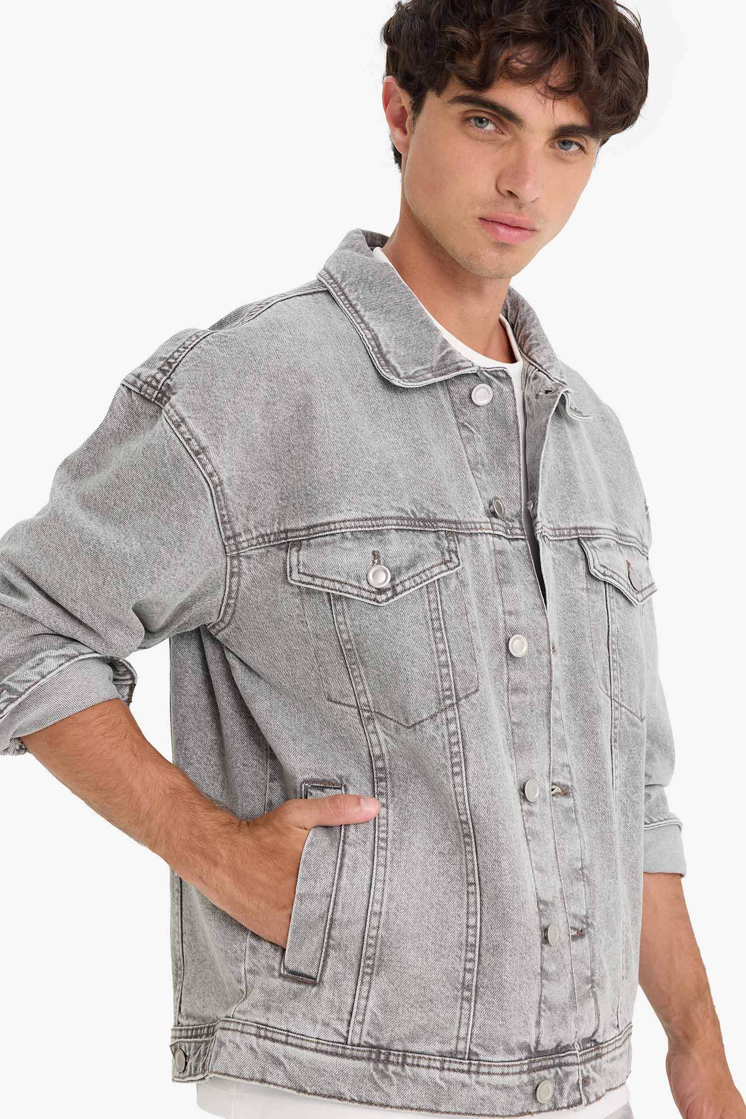 Джинсовая куртка свободного кроя oversize