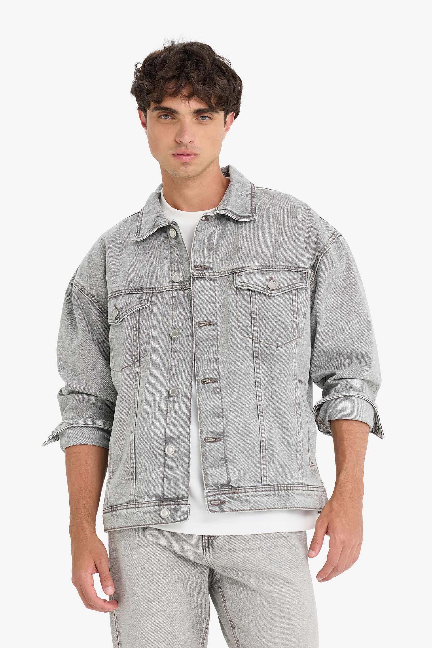 Джинсовая куртка свободного кроя oversize