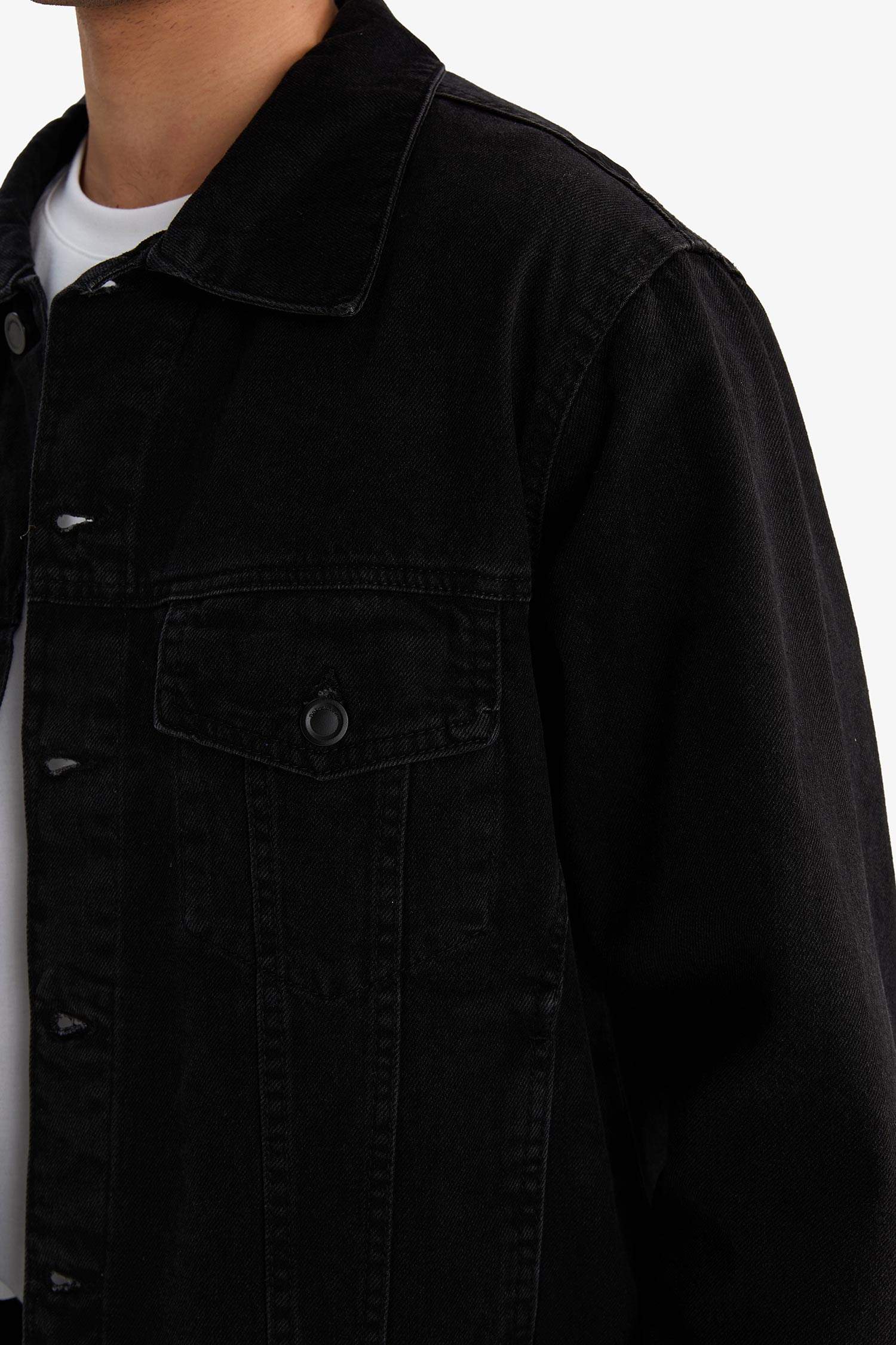 جاكيت جينز قصة عادية