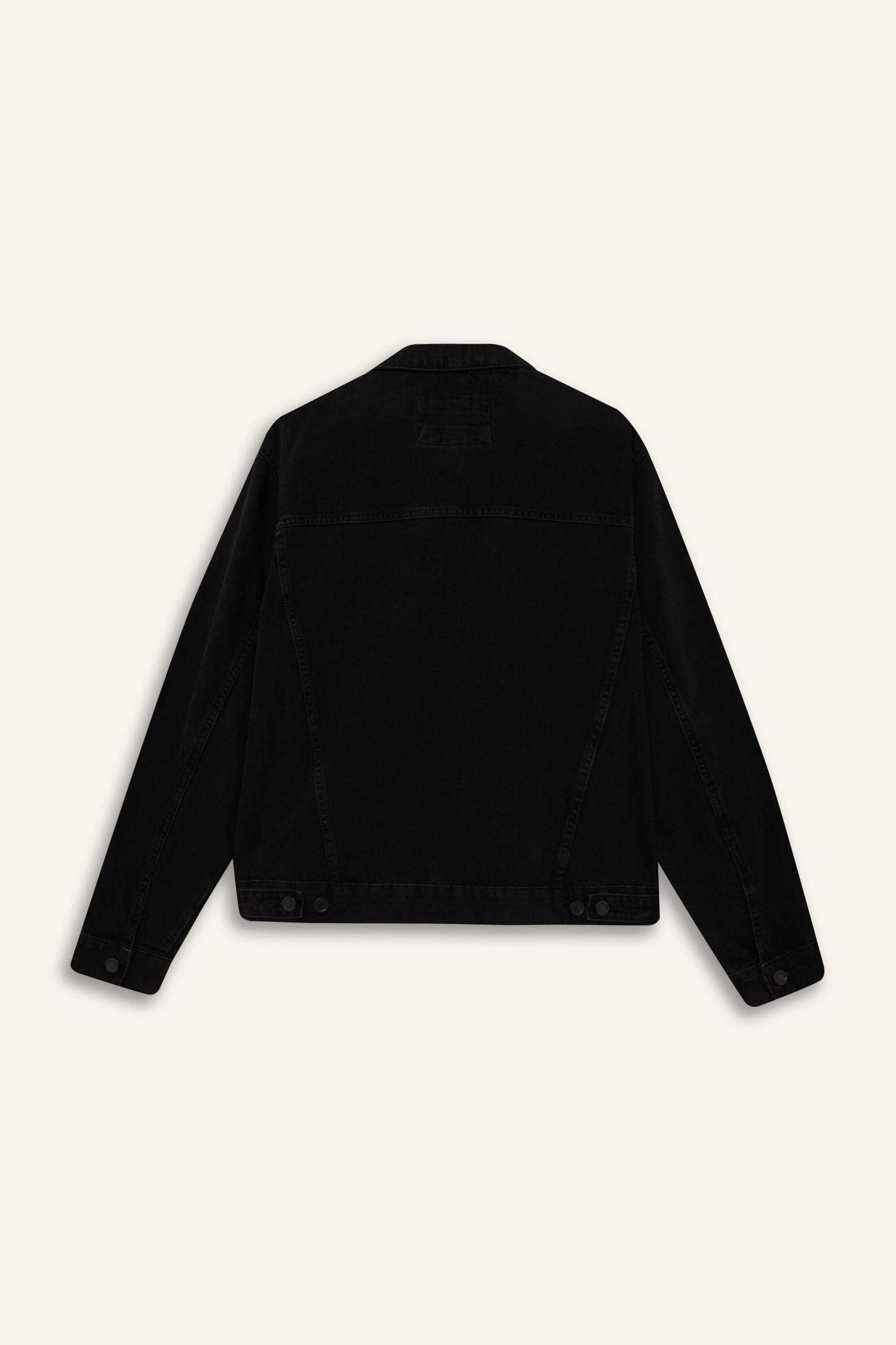 جاكيت جينز قصة عادية