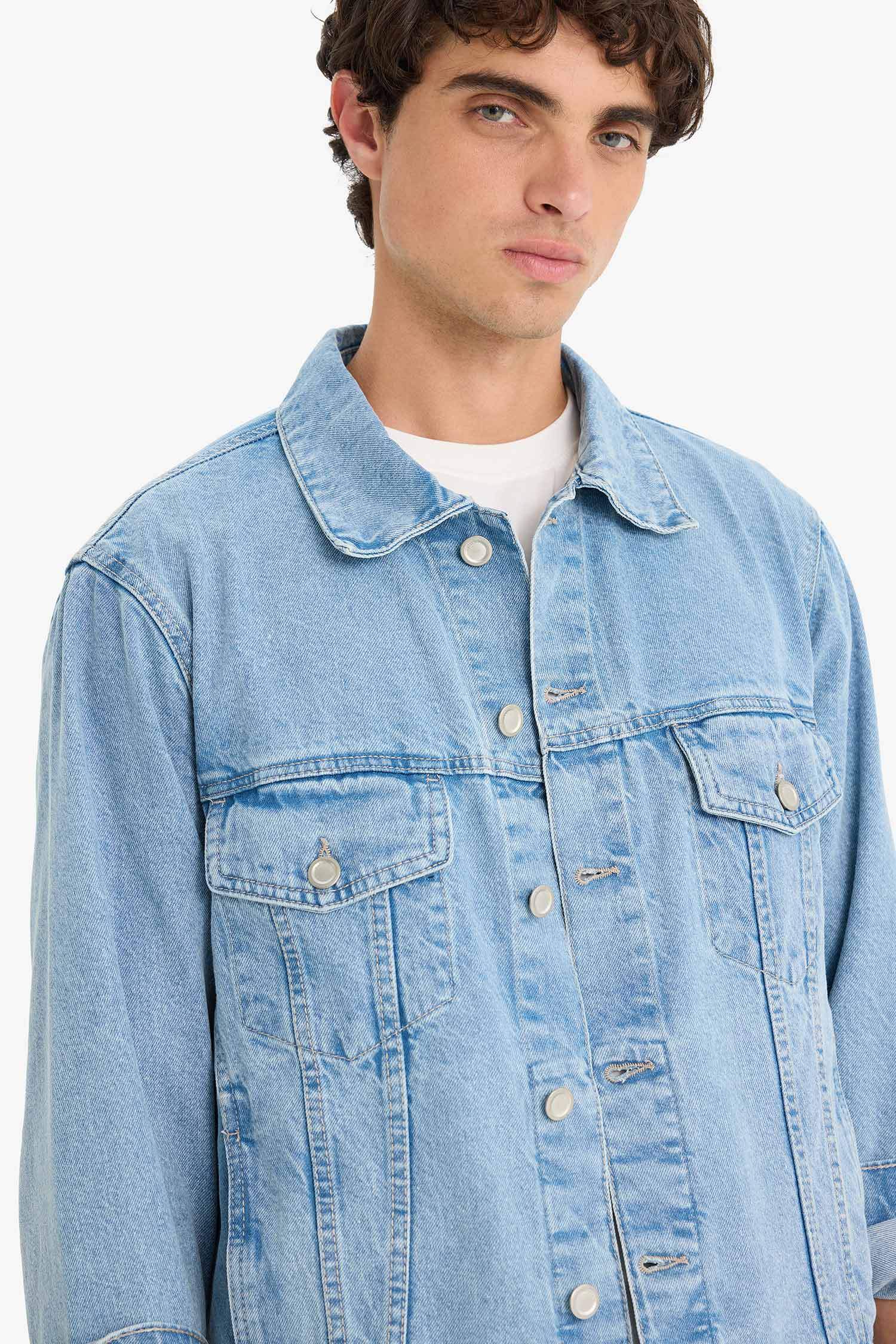 جاكيت قصة عادية